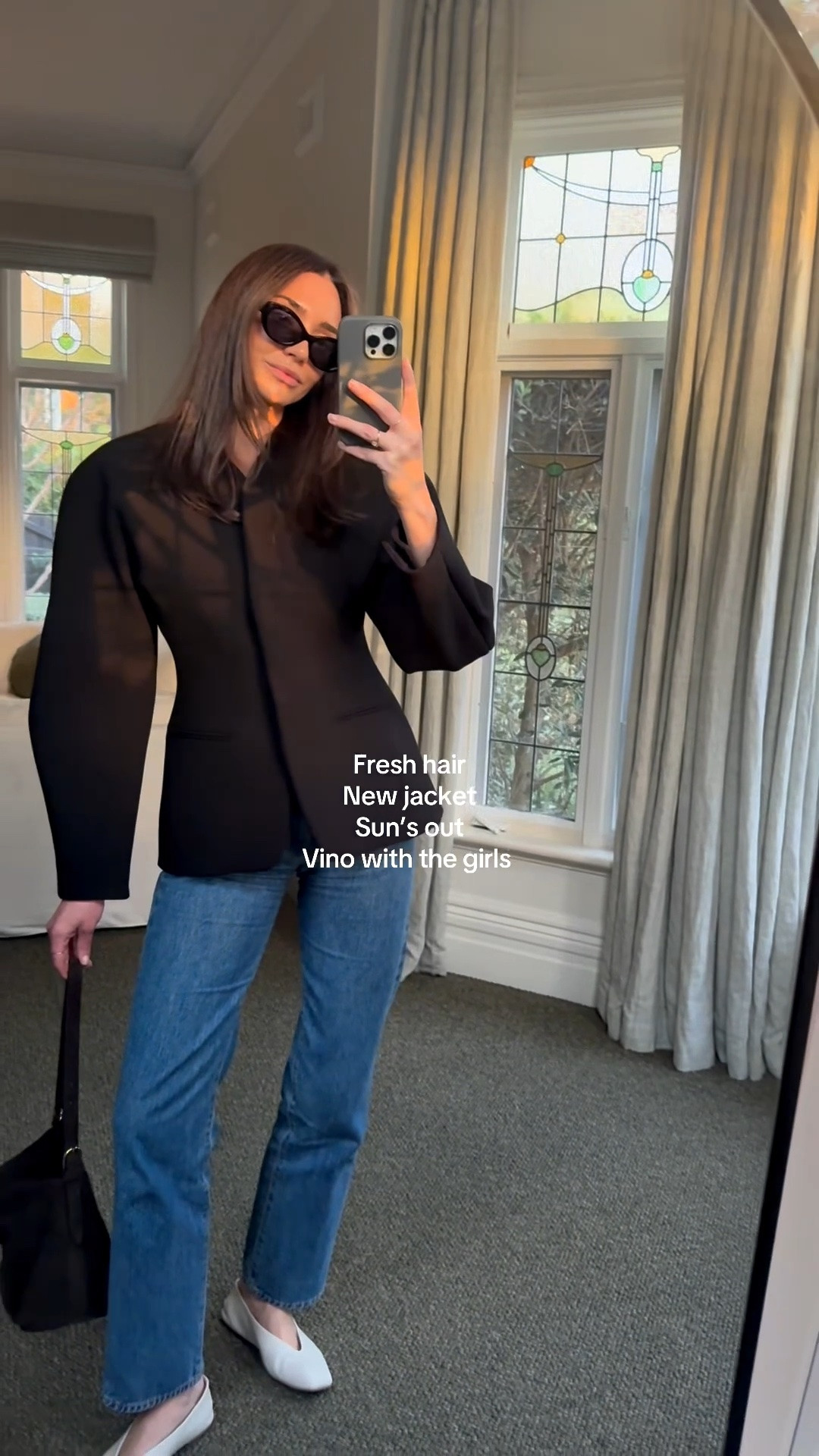 A Chic simple outfit 

Jacquemus Ovalo jacket in black
Slvrlake London high waisted denim 
Black cat eye sunglasses 
Cream leather ballet flats 
Chocolate suede bag

#LTKaustralia #LTKwinter #LTKstyletip