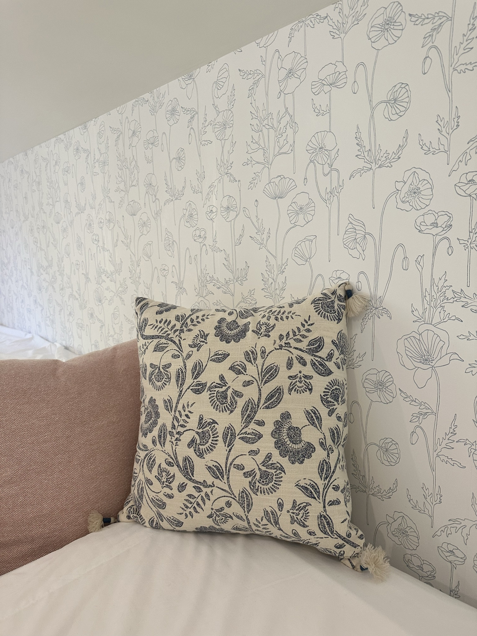 This paper is so delicate and beautiful! I love the flow of this print, comes in various colors!

#LTKhome