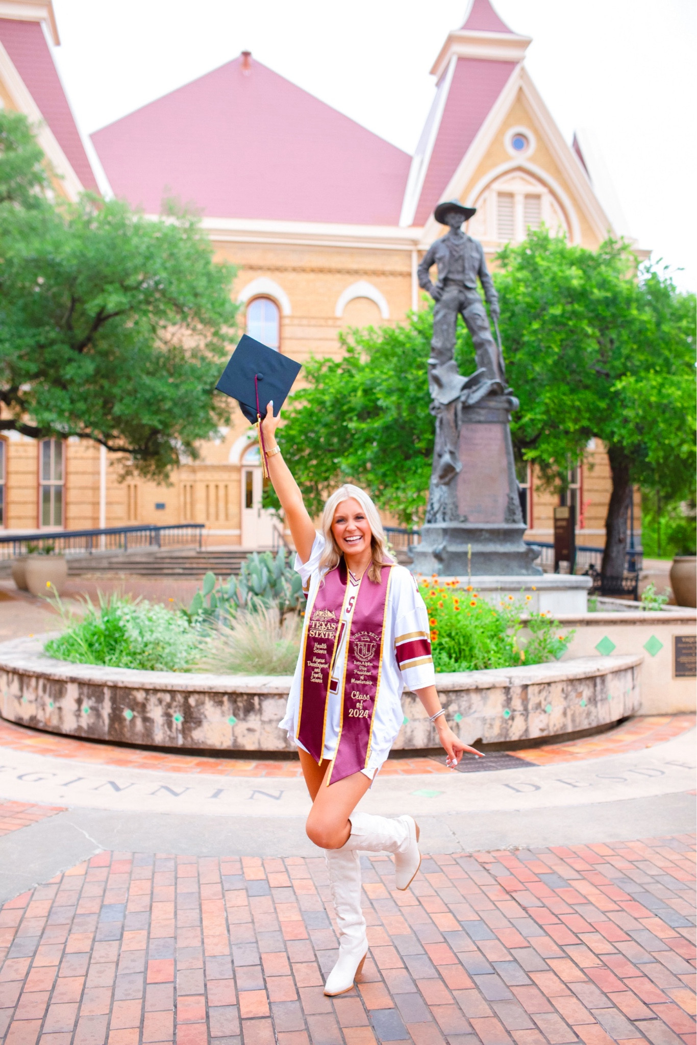 TXST jersey ! 💛😻 for grad photos and tailgates !!!

#LTKFindsUnder100 #LTKStyleTip