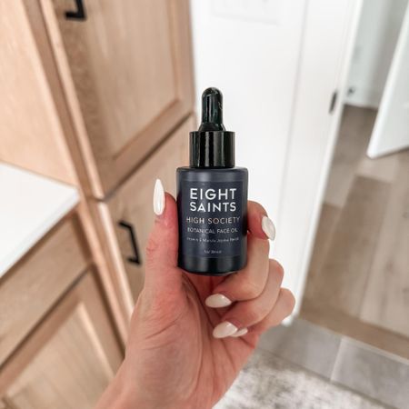 This vitamin E serum has a FULL 5 STARS so I had to try it and I have to say, I'm kind of hooked! It's made with marula, jojoba and neroli oils and is thick enough that you only need a tiny bit (hello, long lasting bottle!). I've been reeeeeally honing in on my skincare over the last year and I've been reading about the benefits of mixing both a vitamin C and Vitamin E serum!

amazon finds, amazon beauty, skincare favorites, skincare essentials, skin favorites, skincare serums

#LTKBeauty #LTKFindsUnder50
