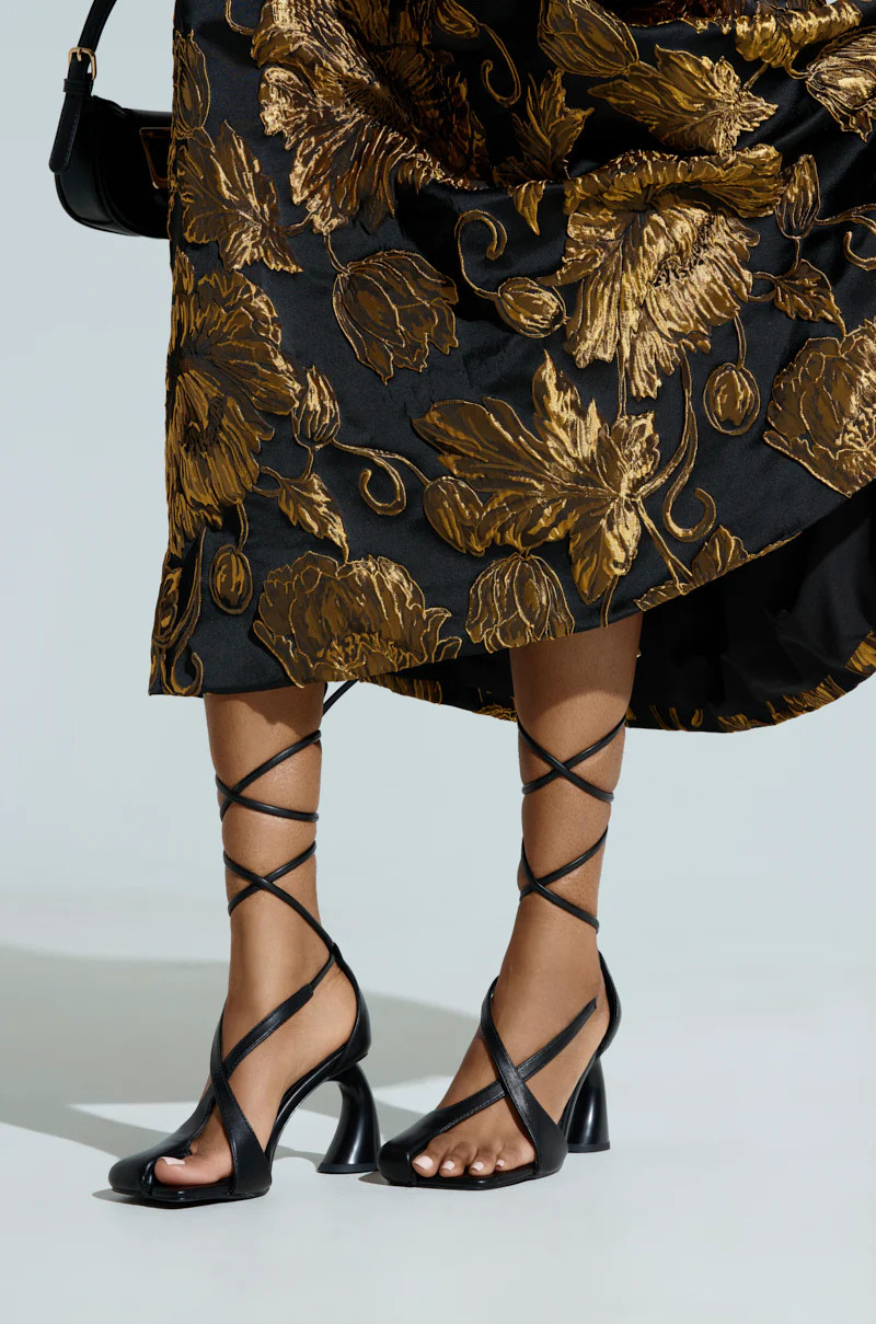AKIRA Azalea Wang Buiky Pump Shoes | Black | Size 8.5 | AKIRA