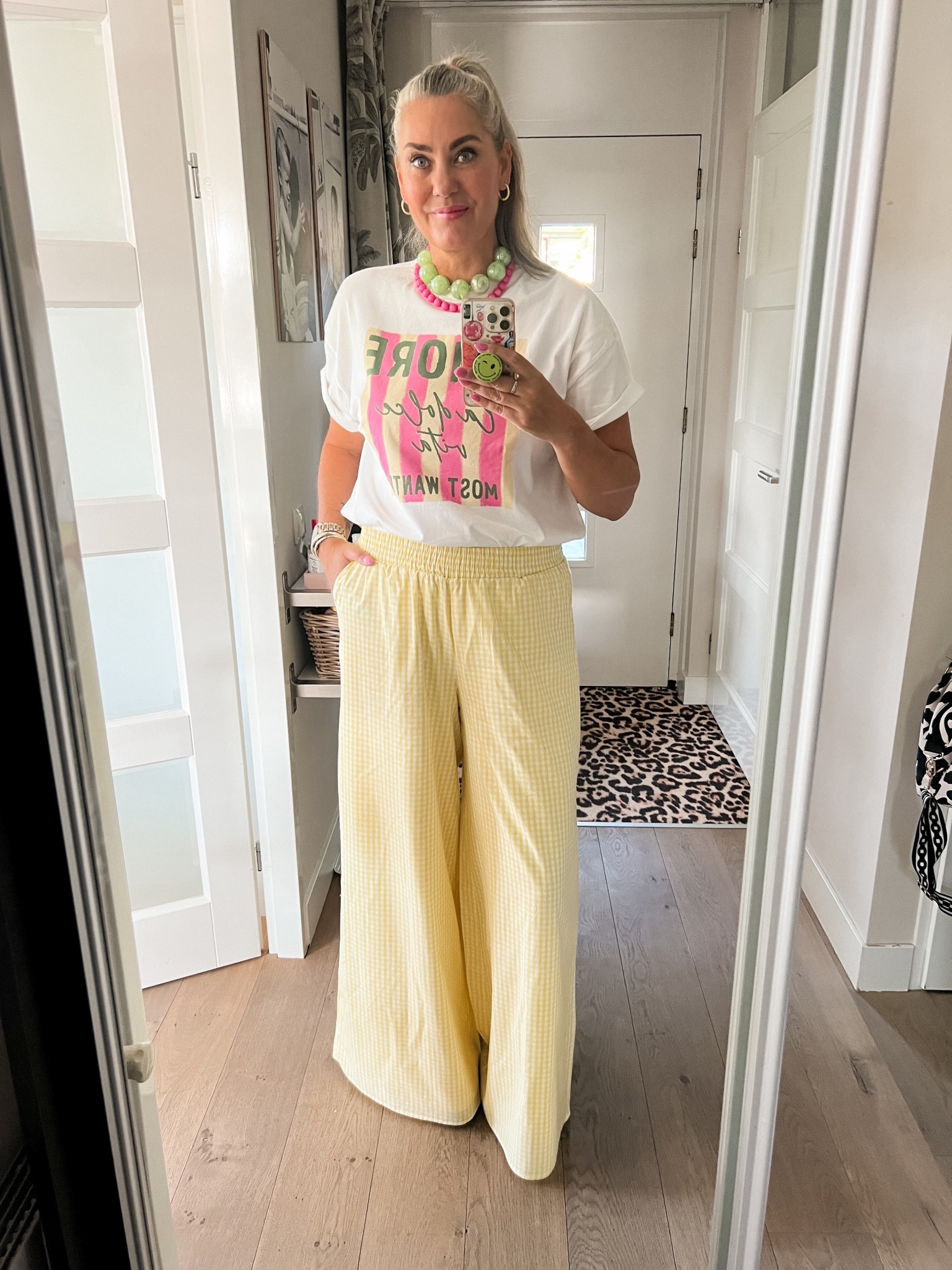 Ootd - Thursday. Most Wanted graphic print t-shirt (https://most-wanted-nl.mtpc.se/5402901), yellow gingham wide legged trousers (Harper and Yve), pink Sun68 sneakers (girls run faster)



#LTKnederlands #LTKsummer #LTKeurope