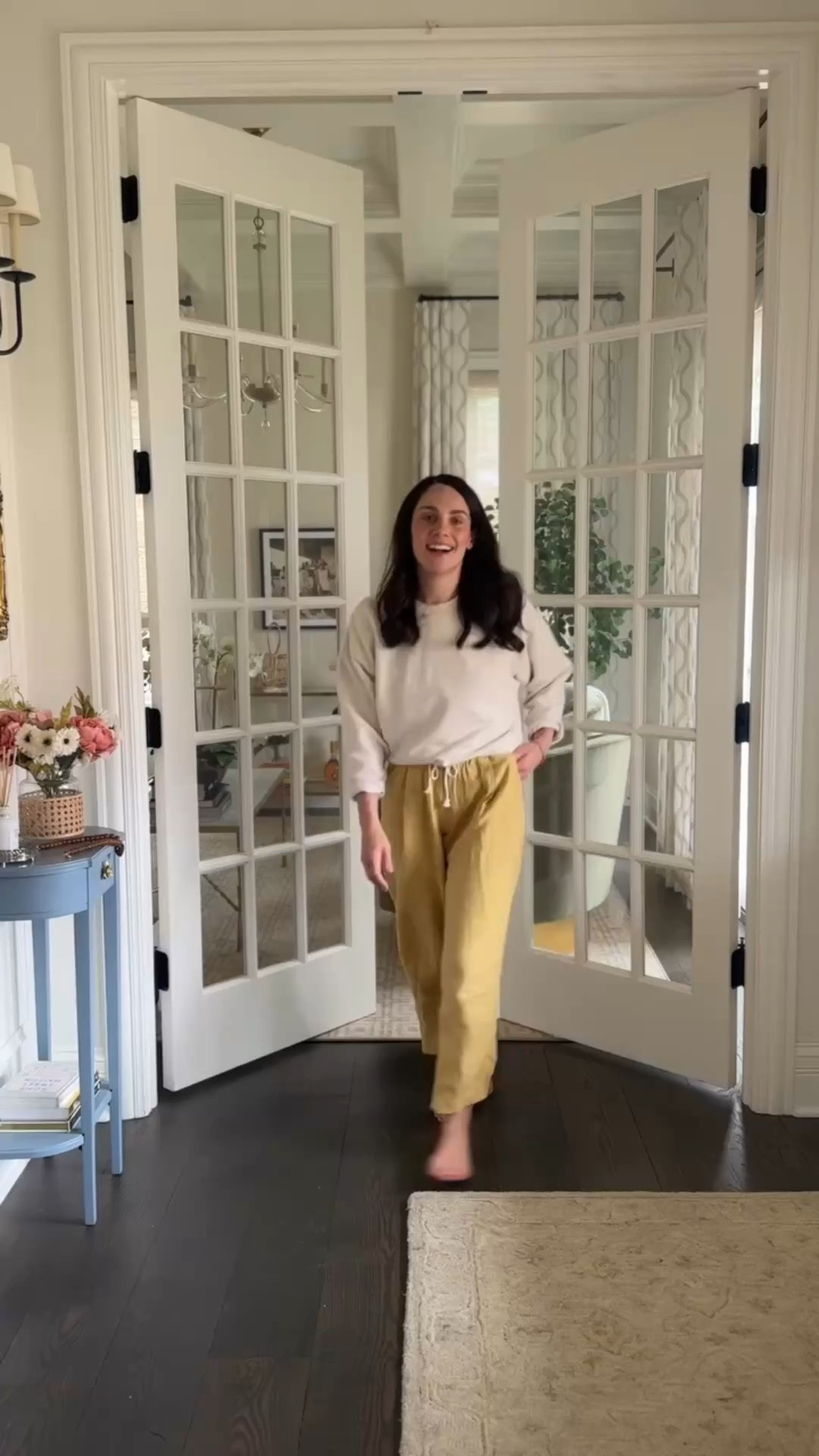 This song feels like that first warm sunny day after a long winter ☀️🥰 and this outfit is what I’m wearing on repeat for our glimmers of spring and summer! 

Shared these pants on stories earlier this week. They are still on sale for $26! Head to my link in bio to shop! 

#springstyles #comfyoutfits #easyoutfit #momoutfit #oldnavystyle