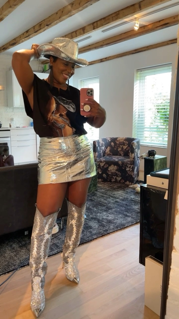 Renaissance World Tour Outfit

Silver mini skirt
Metallic mini skirt
Silver cowboy boots
Disco ball cowboy hat

#concertoutfit
#beyonceconcert
#countryconcert

#LTKSeasonal #LTKFind