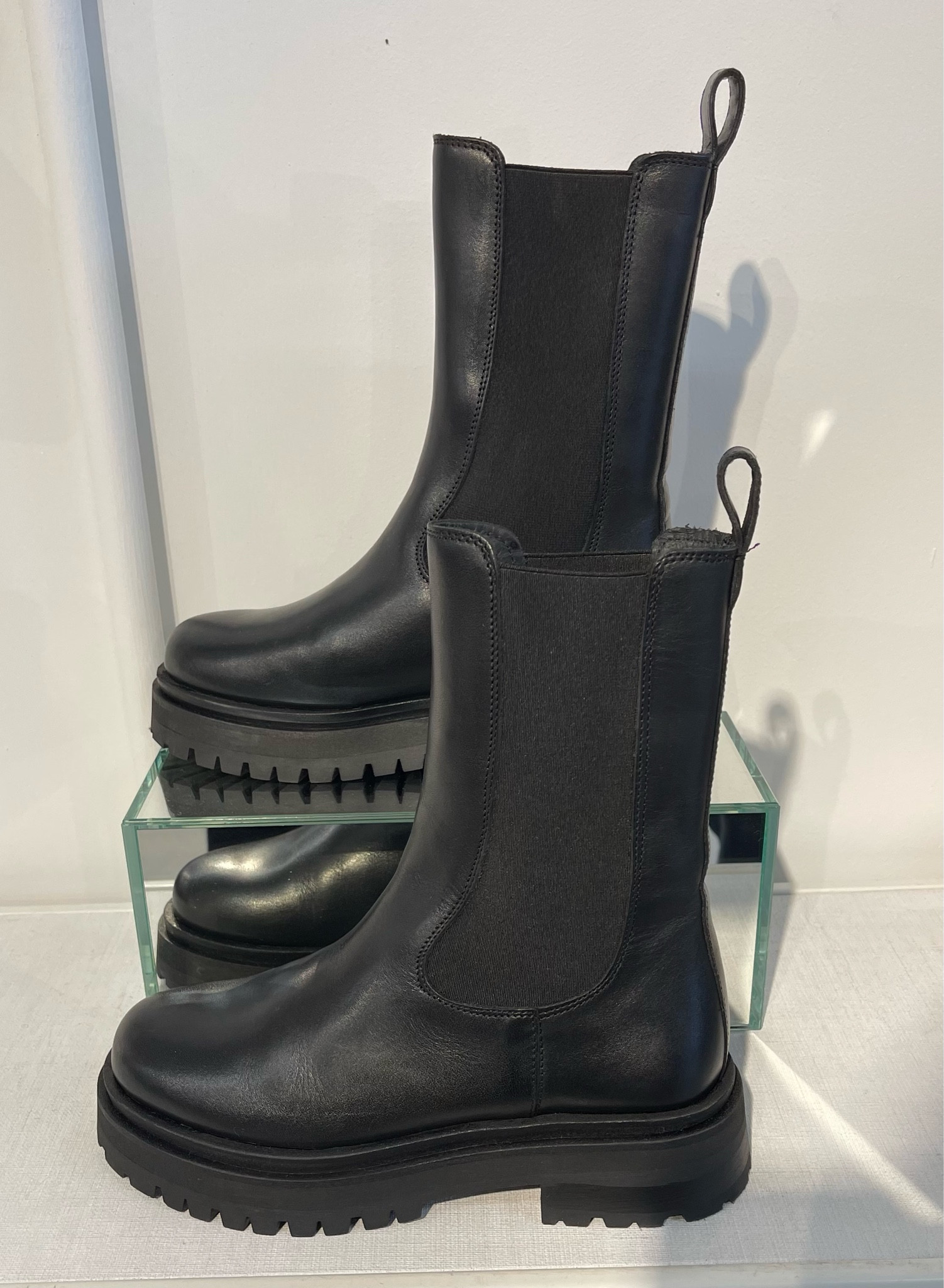 Favourite winter boots 😍 Shop 20% off now for Black Friday!

#LTKwinter #LTKCyberWeek #LTKshoes