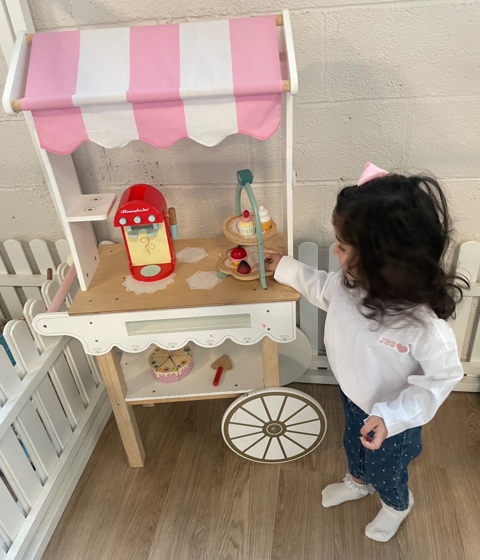 Smallable Le Toy Van Ice Cream Stand