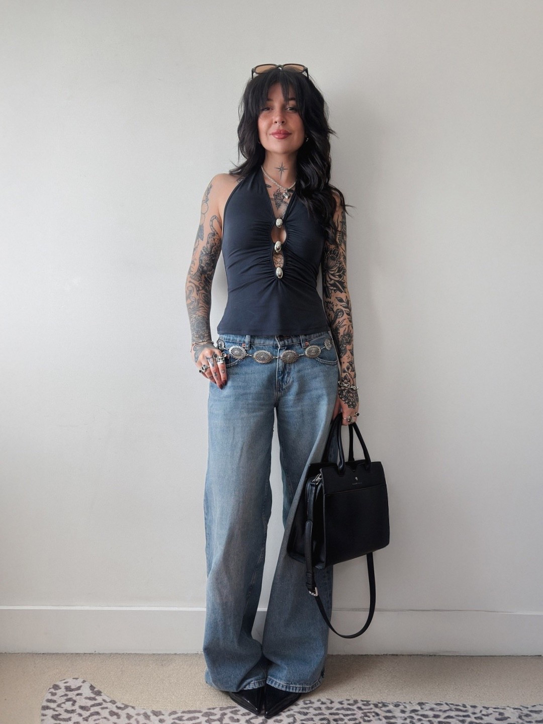 top: pull and bear
jeans: motel rocks
bag: saint ivvy 

#LTKspring #LTKdatenight #LTKuk