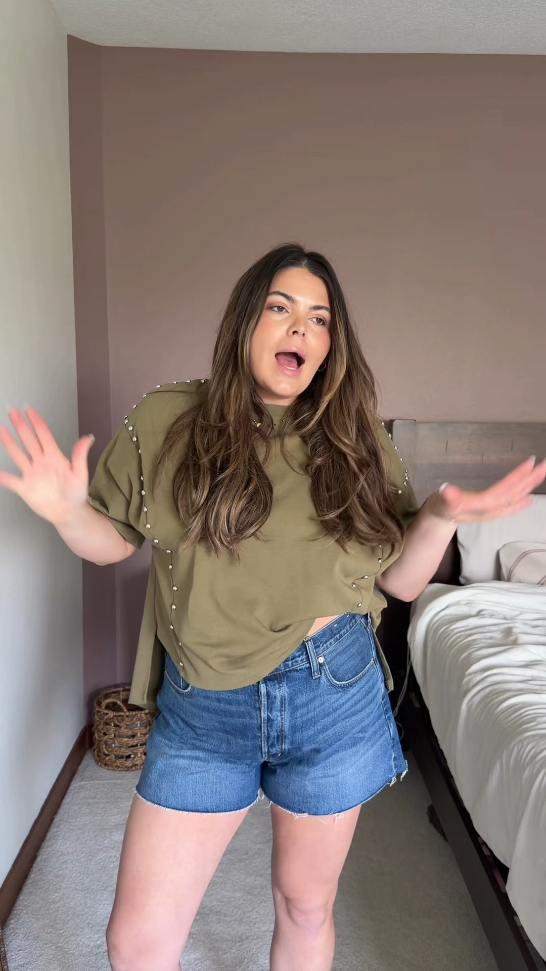 These denim shorts wowowowow 

I’m a size 14 wearing 32 and the fit is perfect 

midsize, fix thick tummy approved, size 12, Mom style, jean shorts spring 2026