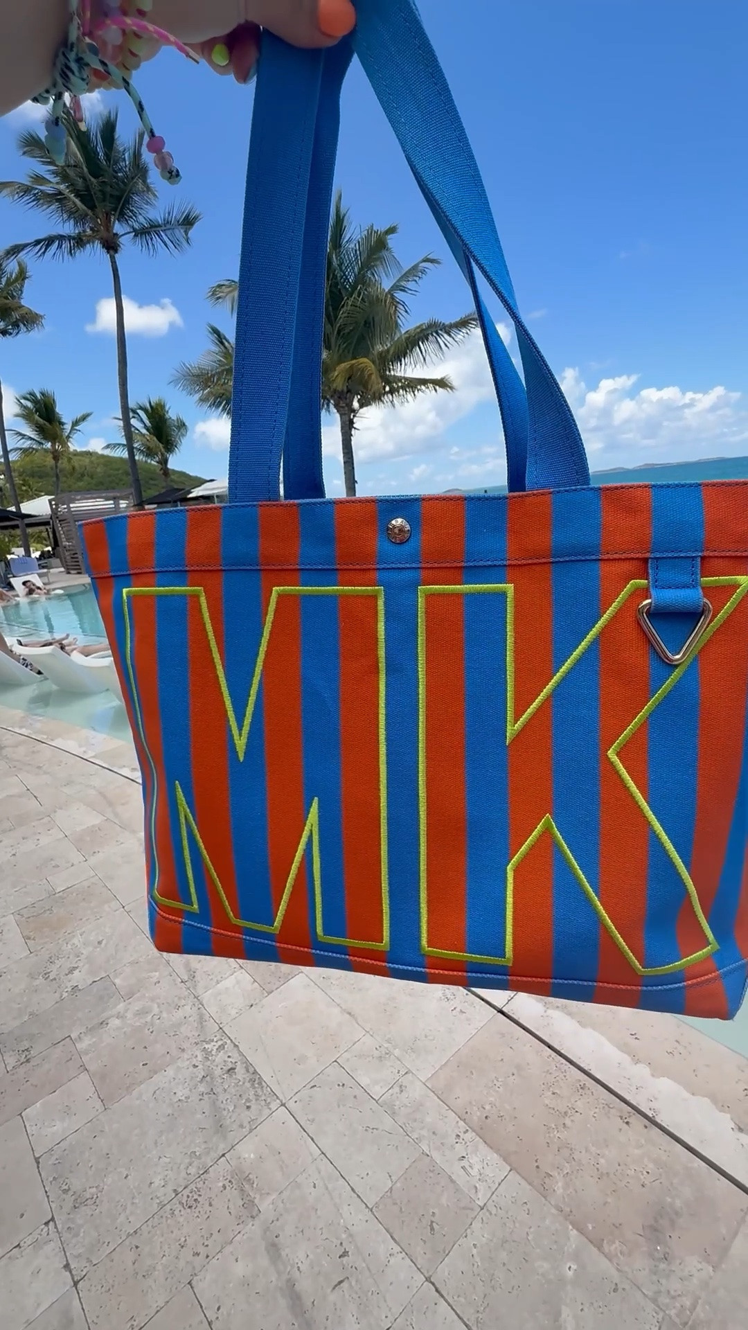 The bag BaubleBar sent me! I love it. It’s perfect to use as your personal item on a plane and then use it for a pool bag too! This is the medium size! Lots of colors combos available. On sale right now!

#LTKdayinmylife #LTKSwim #LTKSaleAlert