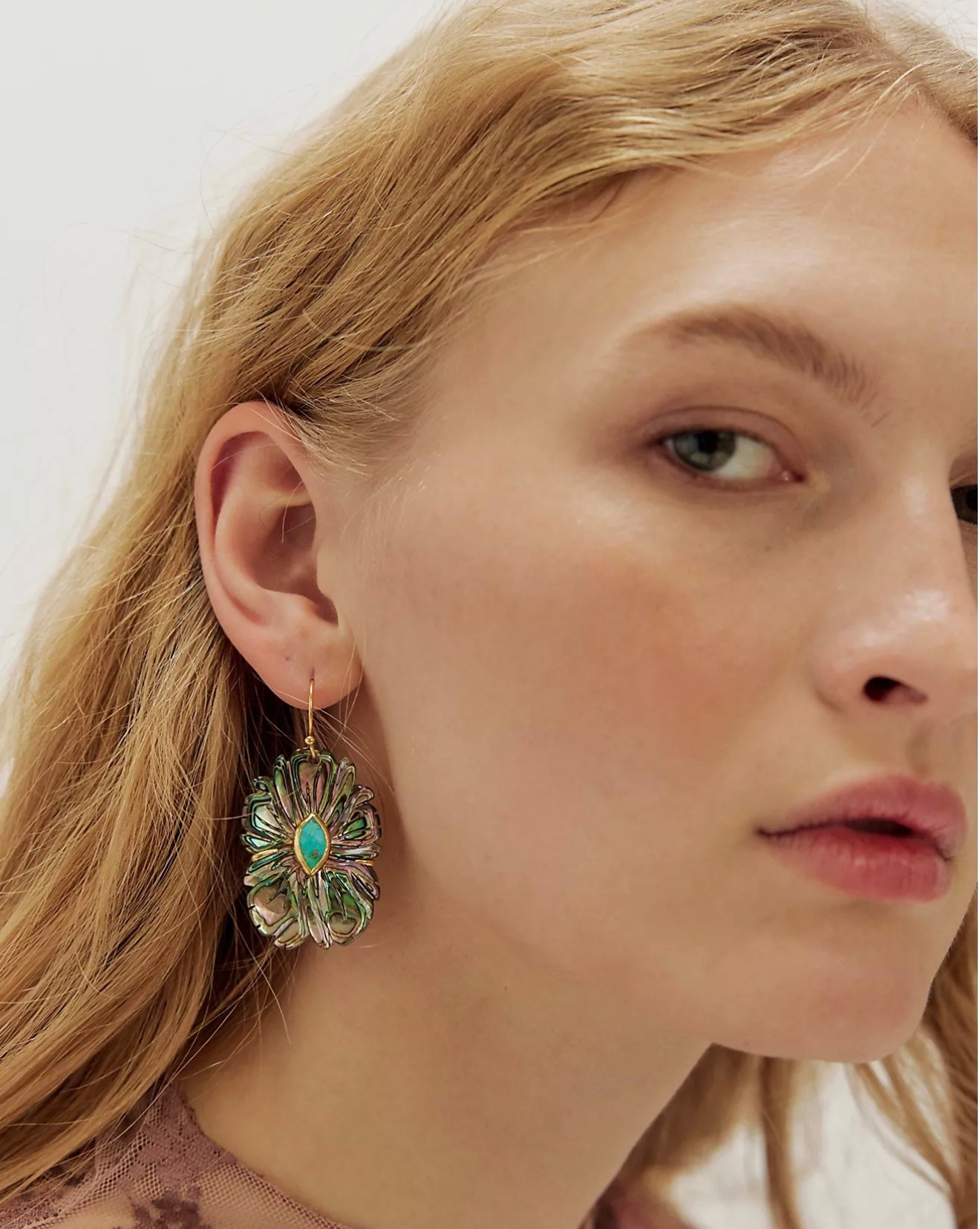 FP x Chan luu Carved Flower Earrings

Level up every look with these head-turning earrings featuring a hand-carved abalone flower with turquoise inlay at center for a cool and colorful finish.

#LTKWorkwear #LTKTravel #LTKootd