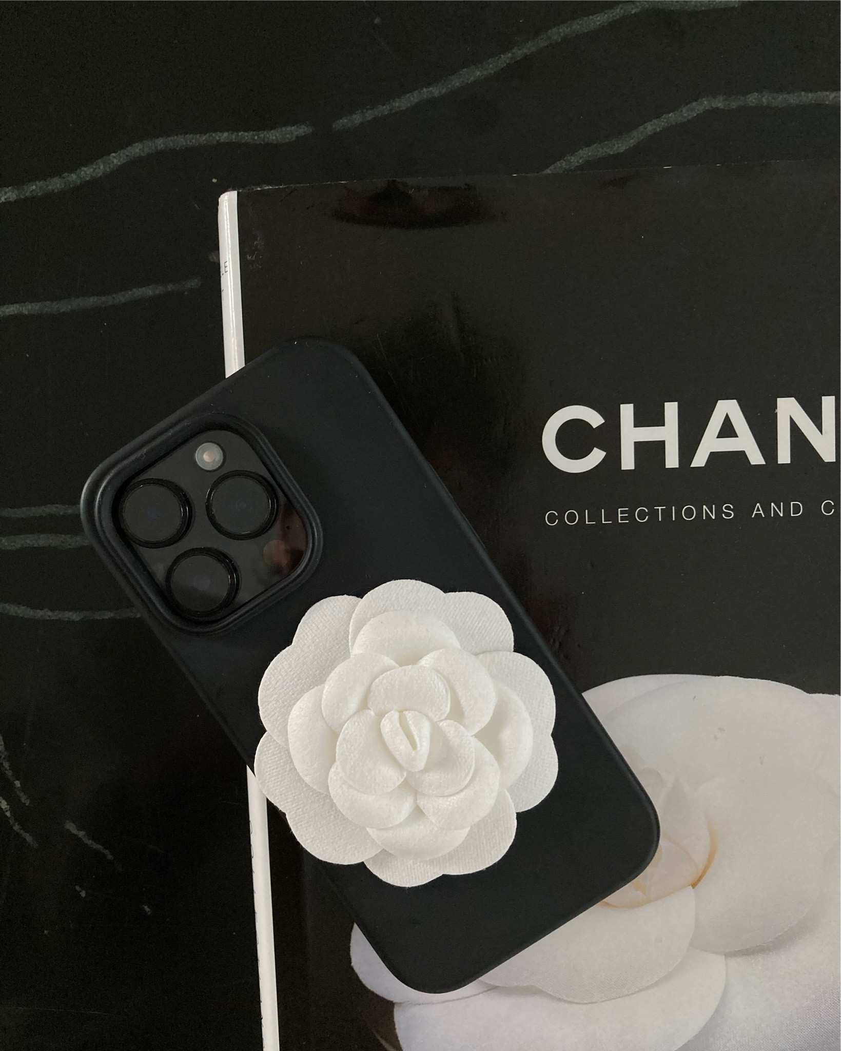 Sofia Richie Grainge iPhone case DIY | I used an old iPhone case but it’s $14 on Amazon and the flower is $5 on Etsy! 

#LTKstyletip #LTKFind #LTKbeauty