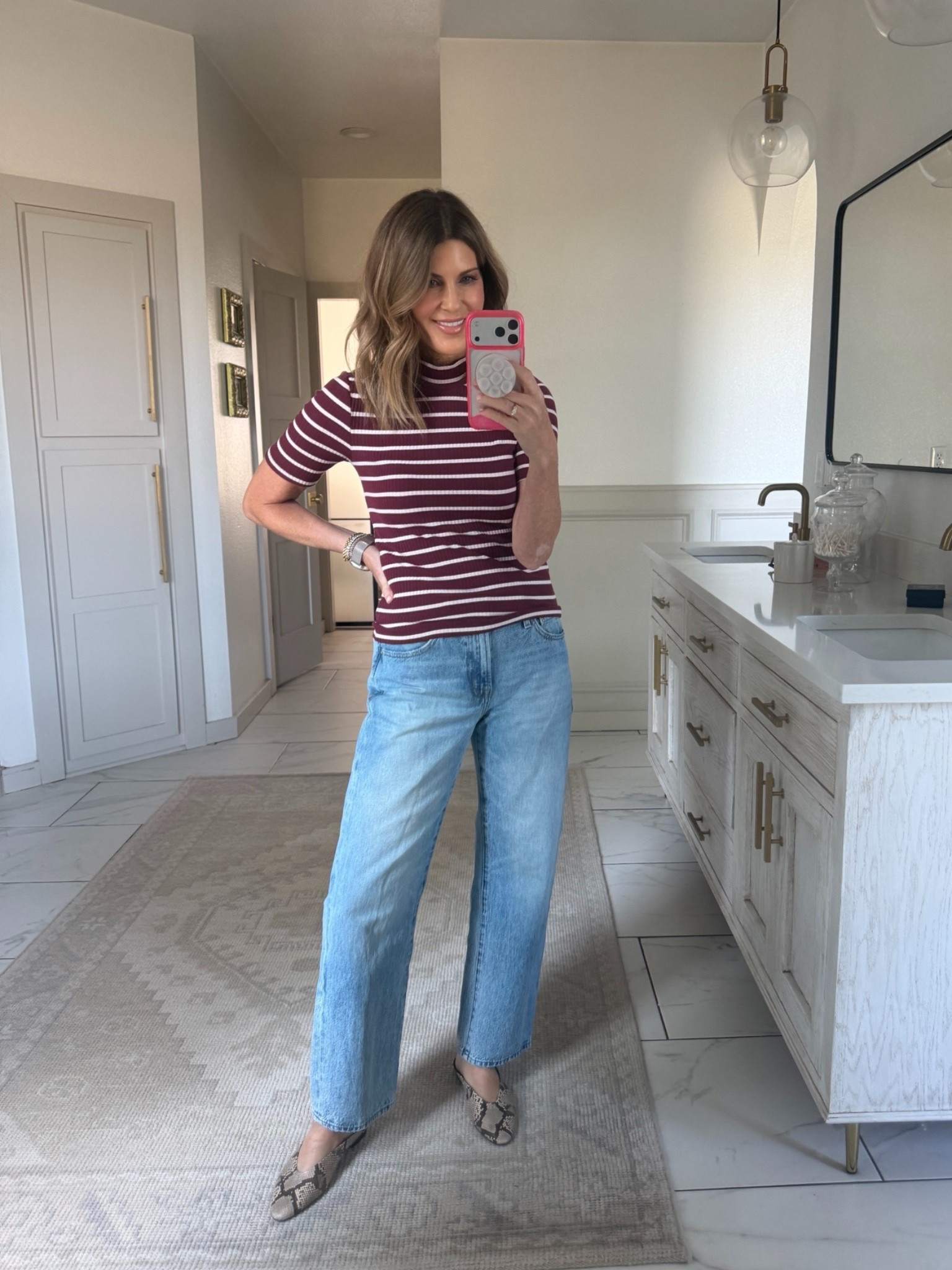 Medium top and size 4 jeans

#LTKOver40