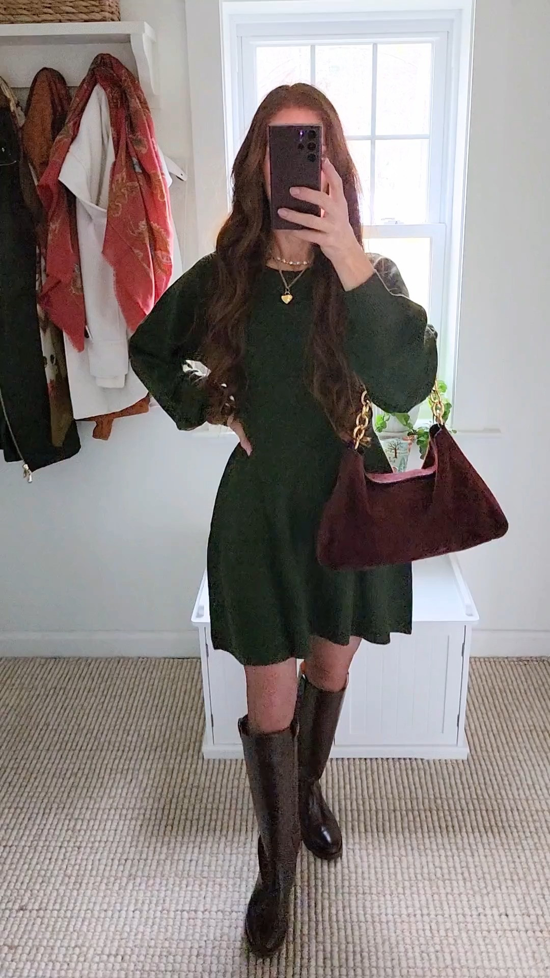 An easy sweater dress moment 💚 cozy, flattering, and so simple to style.
Just add boots and a bag and you’re done — one of my favorite go-to outfits.

#green #sweater #dress #olivegreen #stpattysday 

 #LTKdayinmylife #LTKgrwm #LTKootd