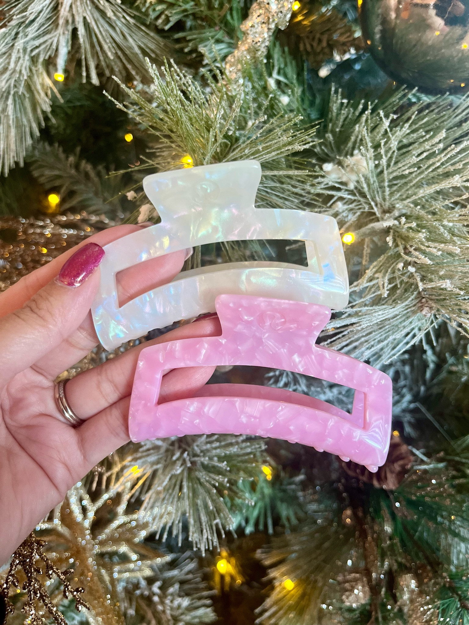 Gift idea 💡 for her 
My favorite clips from lululemon 

#LTKHoliday #LTKSeasonal #LTKGiftGuide