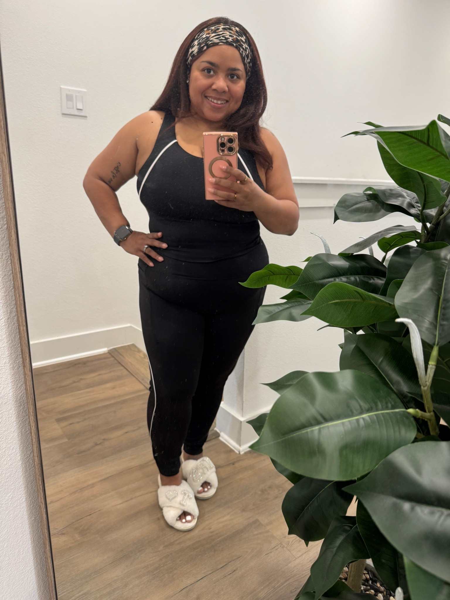 If you’re petite, curvy, and want a workout set that holds you in without squeezing the life out of you, this is it.

I’m 4’10 with a full bust and hips, and this set smooths everything without rolling down at the waist or cutting into my shoulders.

What I love:
• High waist that actually stays up
• Thick, supportive straps for a fuller chest
• Smoothing compression without feeling stiff
• Black with subtle white detail so it still looks styled
• Easy to dress up with a cropped jacket and sneakers

This is one of those sets you throw on for Pilates, a walk in Houston heat, or even a quick Target run and still feel put together.

Size reference:
Wearing a size XL
Height 4’10
Curvy petite frame

If you’ve been looking for a set that hugs your stomach and hips in the right way, this one is worth it.

#LTKootd #LTKgrwm #LTKPetite