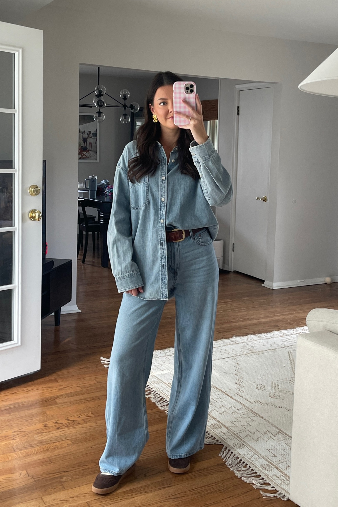 Casual denim on denim fall outfit! Wearing my true size 25 in the jeans (this pair runs big so size down if you’re in between) and size small in the shirt!

#LTKStyleTip #LTKSeasonal #LTKFallSale