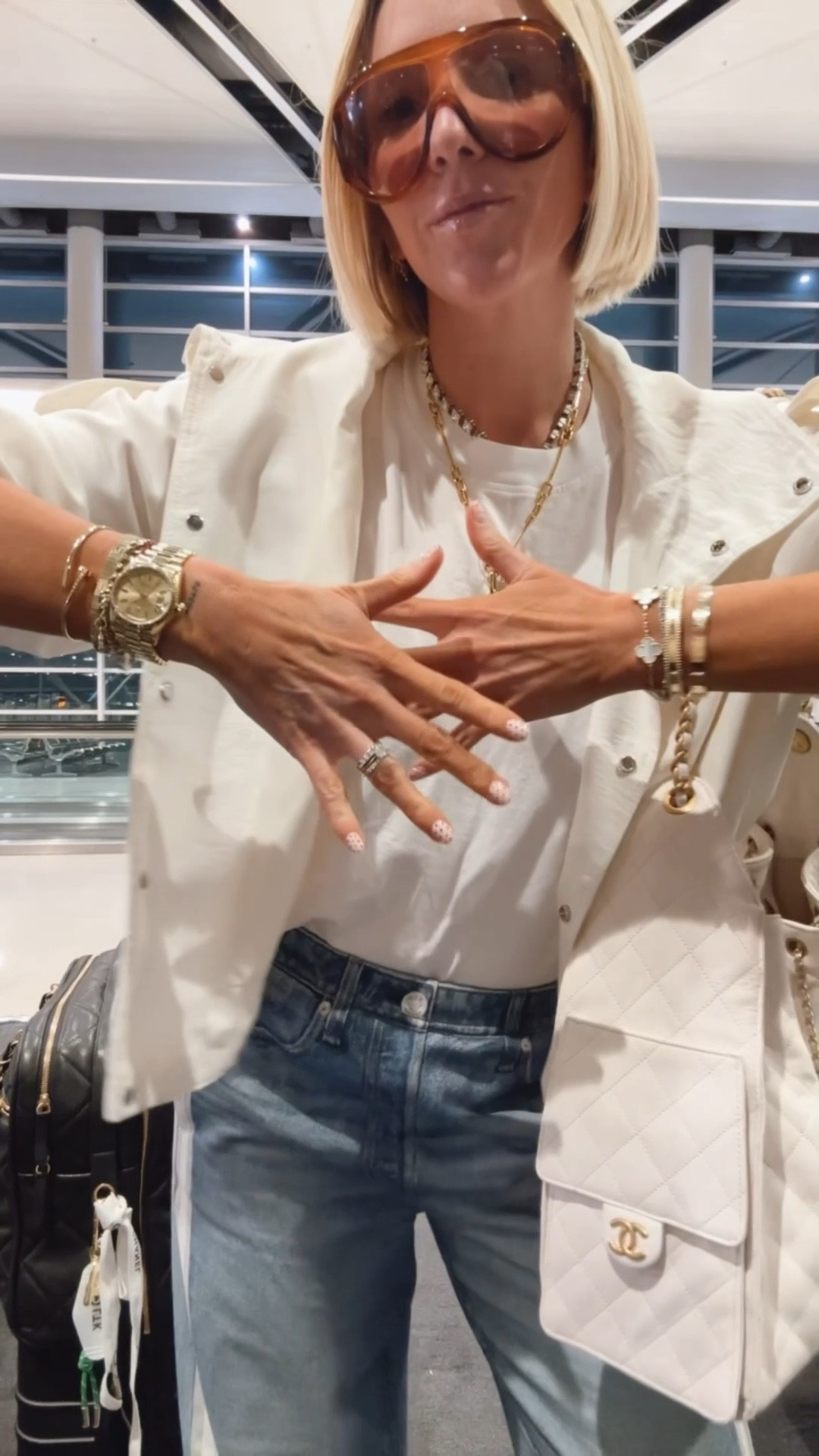 Airport outfit ✈️ highly recommend the newest version of the viral sweatpant denim! 💯💯💯 