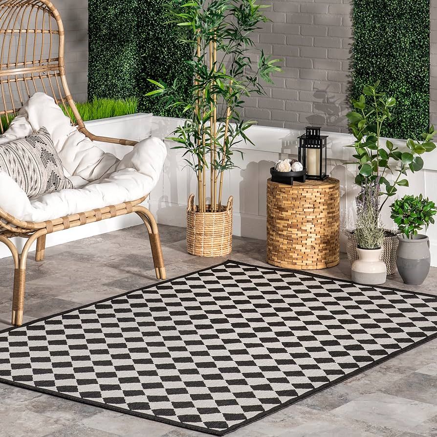 nuLOOM Myka Checkered Indoor/Outdoor Area Rug, 5x8, Black and White | Amazon (US)