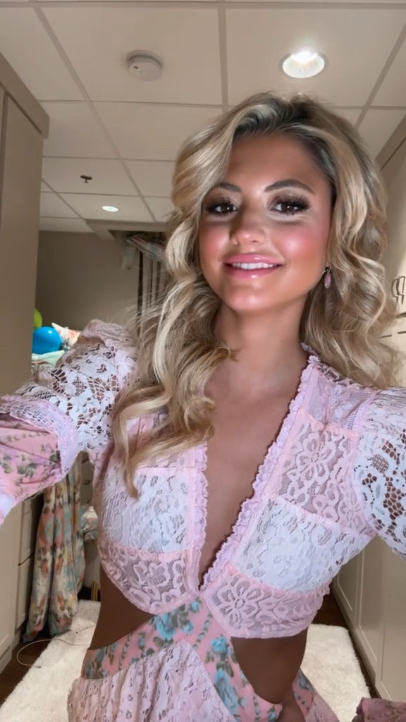 Pink lace

#LTKSeasonal #LTKHoliday #LTKbeauty