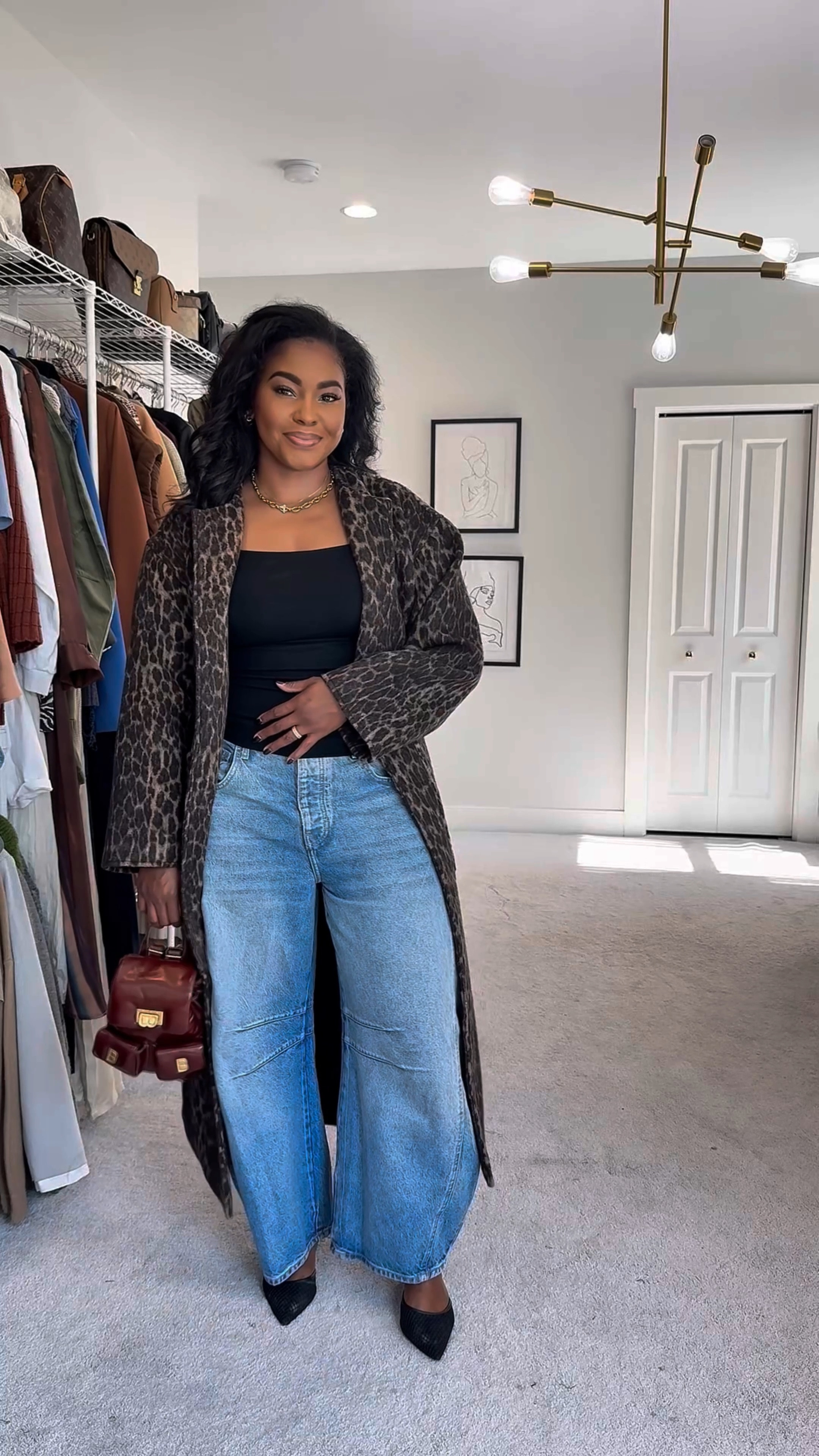 Styling my FAVE barrel jeans - Look #2 
This top is heaven sent!! Built in bra so it sits on my body perfectly and I don’t have to worry about tugging at bra straps. 
Paired with the Leopard coat of the season of course! 
Top: M
Coat: 8
Jeans: 30


#LTKMidsize
