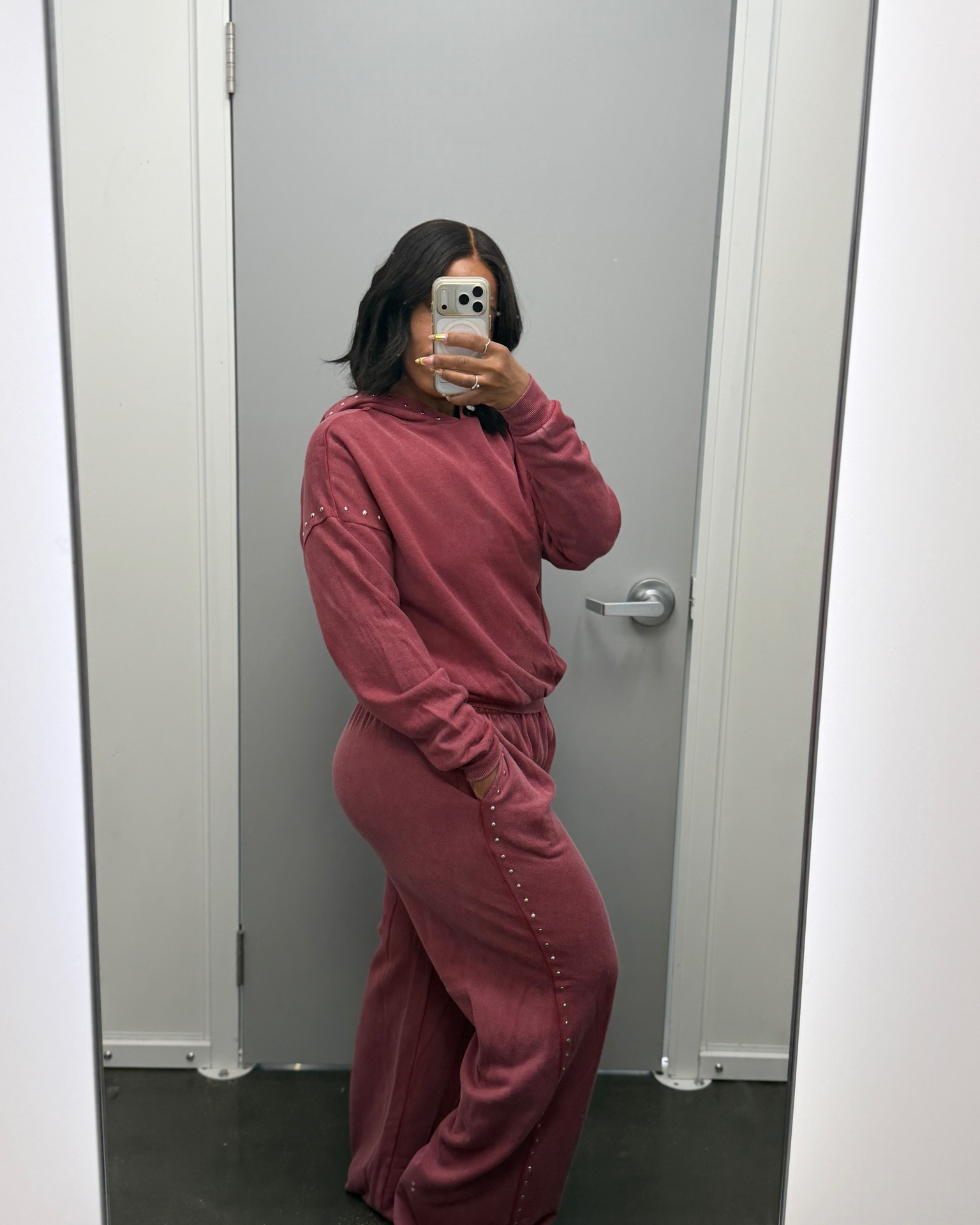 Super comfy fleece sweatpants set. I love the mineral wash look and it also comes in a darker grey color.

I am wearing a size small in the bottoms and a Xs in the pullover. If you want more fitted in the bottoms size down as it was a bit baggy on me. The set is not a heavy material and would be cute for a cooler day or just lounging around. Th egg pants are long so these are tall girl friendly.

#LTKPetite #LTKSeasonal #LTKU