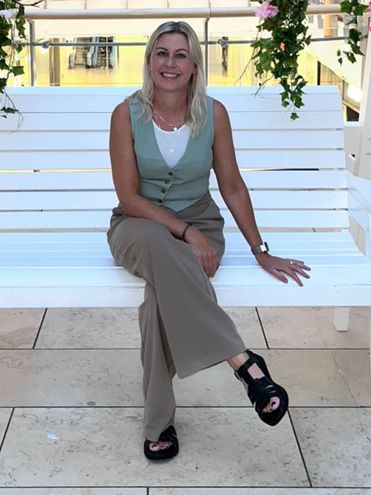 Cropped waistcoat in sage green with wide legged ecru trousers 🥰

#LTKstyletip #LTKworkwear #LTKeurope