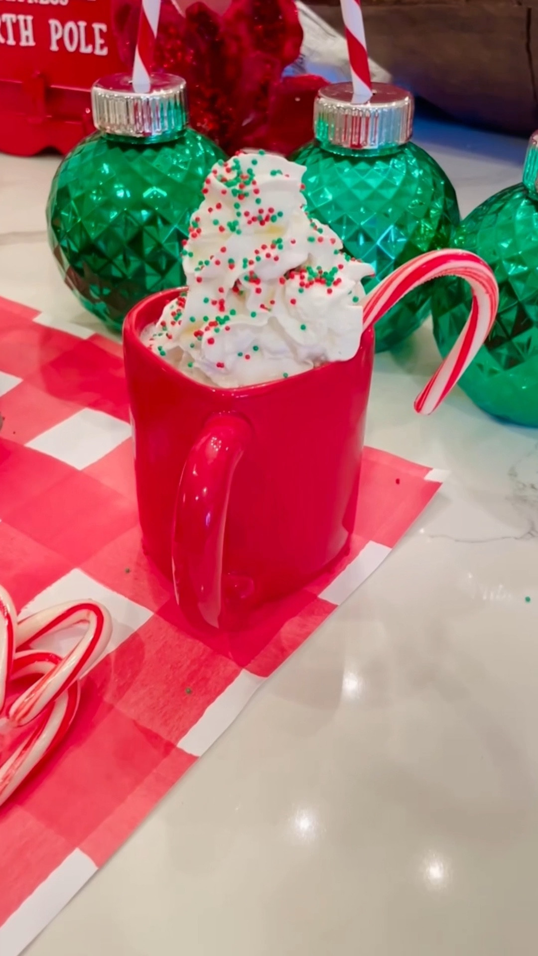 ❤️🤍PEPPERMINT BARK MILKSHAKE🤍❤️ This milkshake is going to be your obsession this holiday season!🍦🎄 Easy and fun to make, try it out today!🙌
.
.
.
#christmasrecipes #Christmasmilkshakes #foodreels #holidayfood #quickrecipes #easyrecipes #christmas #peppermintmilkshake
 