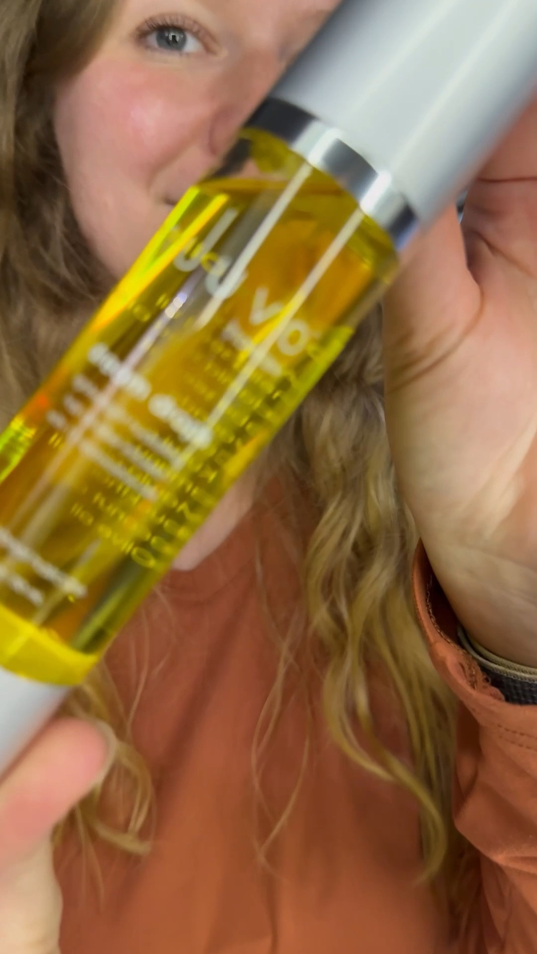 #gifted #ad
Okay… why did no one tell me Dream Drops was THIS good?? 😅
I used the @nuuvohaircare Dream Drops hair oil and the shine is shining. It’s crazy lightweight but makes my ends look smooth, healthy, and way less “mom-of-three chaos.”

This 12-in-1 oil has coconut, marula, argan, avocado — all the good stuff without weighing my hair down. Totally salon results at home.

You can shop it through my LTK ❤️
👉 Linked in my LTK shop
@nuuvohaircare @raychelharrison @salonnuuvo
#nuuvohaircare #CreatingInChaos


#LTKmomlife #LTKGiftGuide #LTKCyberWeek