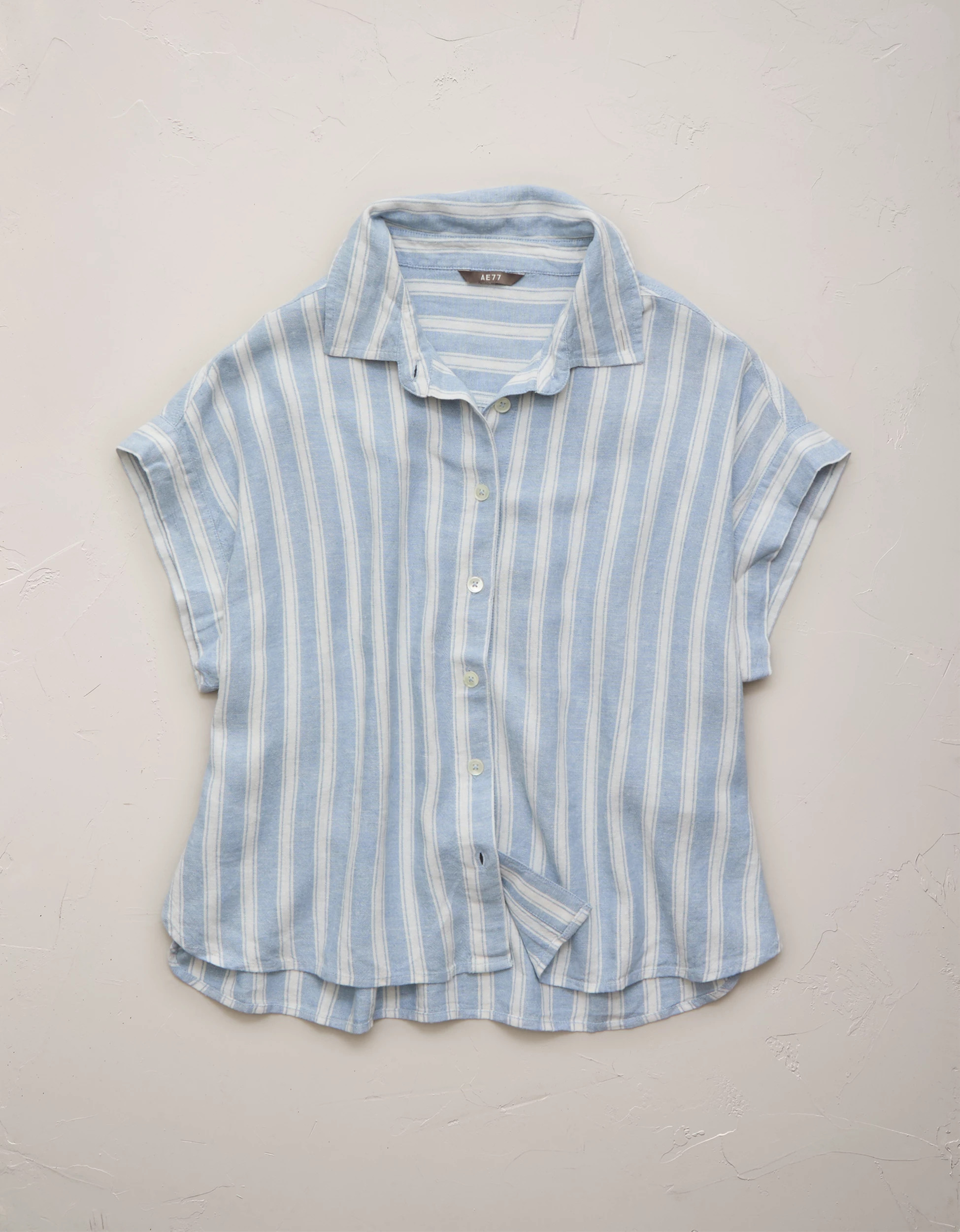 AE77 Boxy Cropped Linen-Blend Button-Up Shirt | American Eagle Outfitters (US & CA)