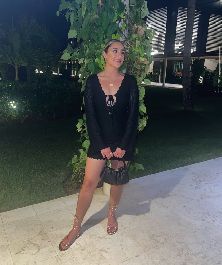 Such a cute comfy dress and these Amazon sandals are 🔥