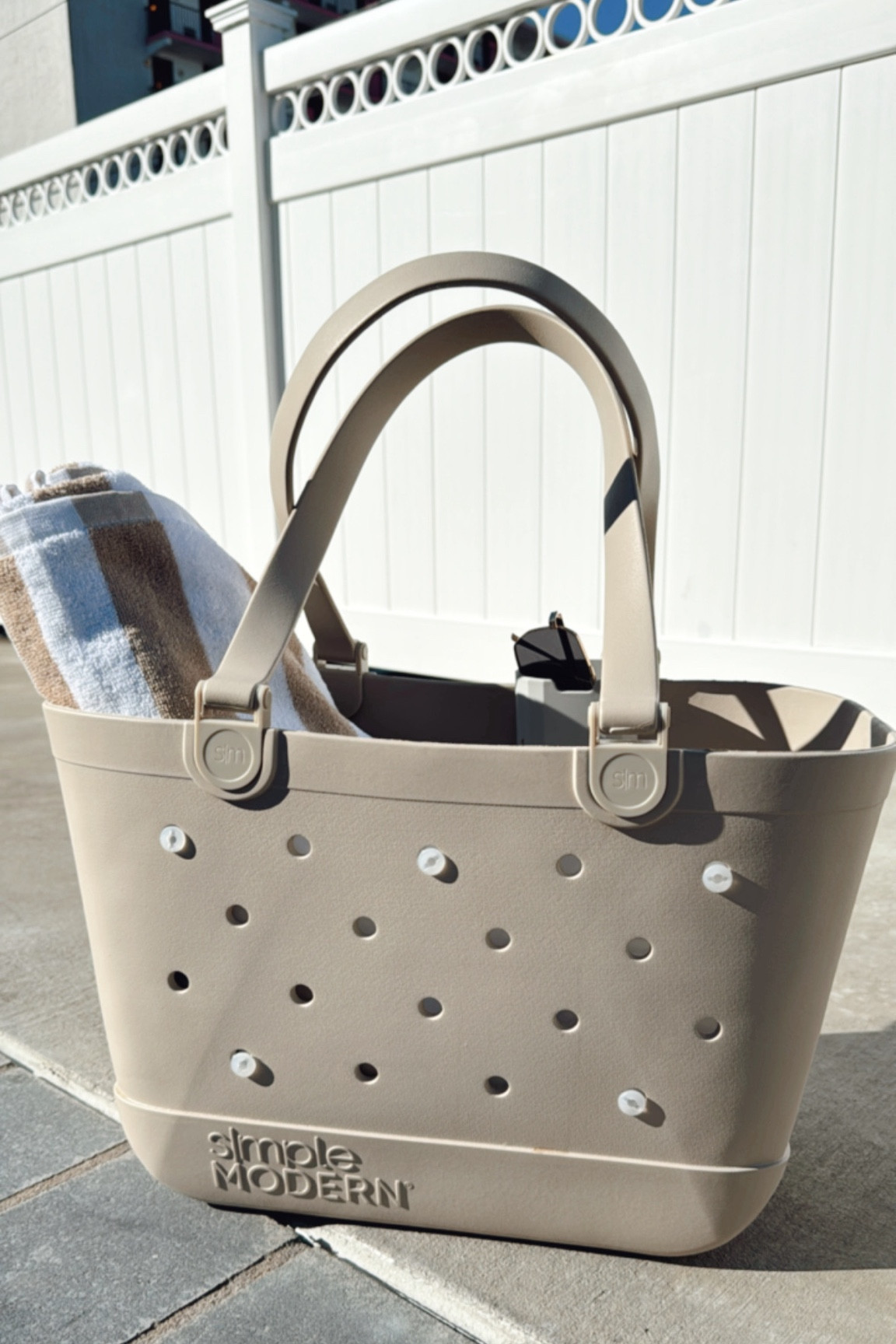 The mom pool bag✨🐚🪸 is a must #poolbag Simplemodern #simplemoderngetawaybag #getawaybag #tgemombag

#LTKStyleTip #LTKSwim #LTKFamily