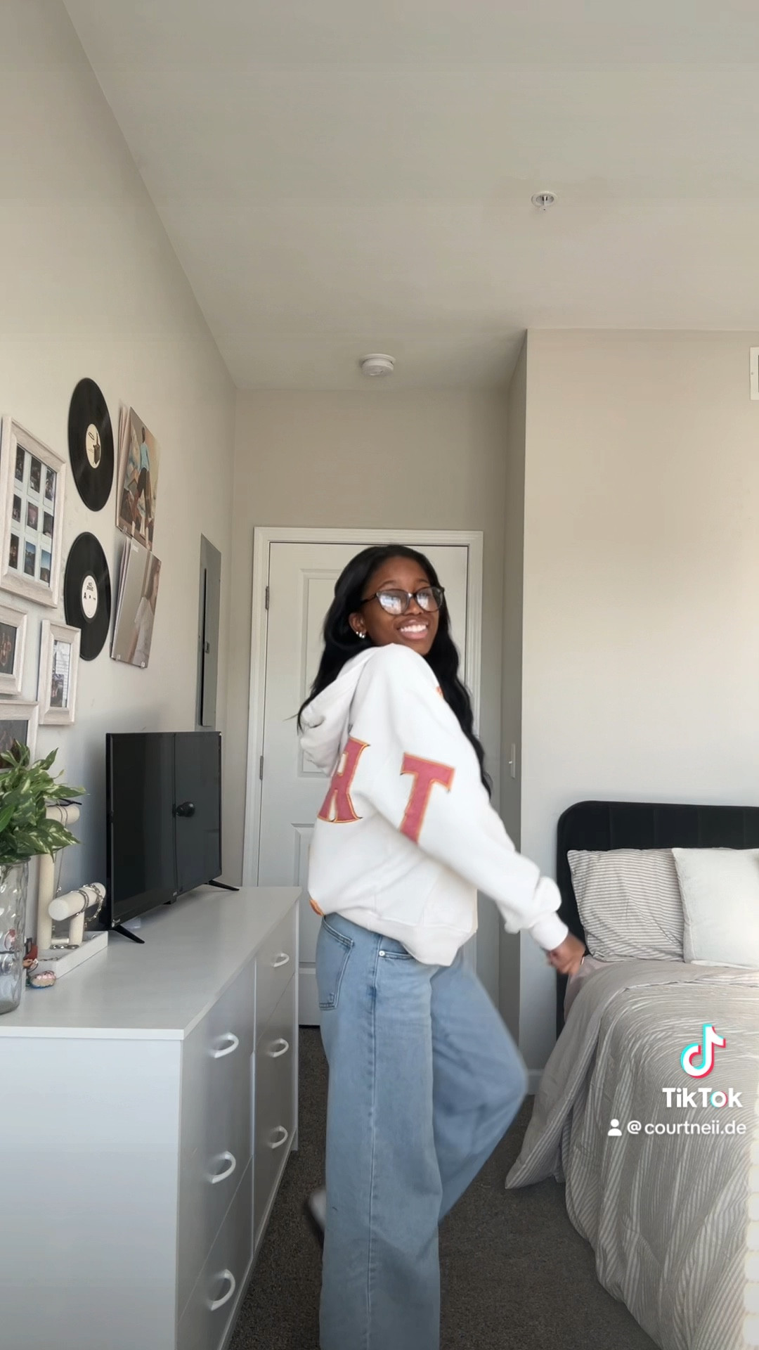 it’s hoodie seasonnnn !!
outfit 1 
hoodie: Hollister 
jeans: Motel Rocks
shoes: Adidas 

outfit 2
hoodie: Hollister
jeans: Motel Rocks
shoes: Goat

outfit 3
hoodie: SHEIN
jeans: Motel Rocks
shoes: Birkenstocks

outfit 4
sweatshirt: Pacsun
jeans: Motel Rocks 
shoes: Ugg

#LTKFallSale #LTKSeasonal #LTKStyleTip