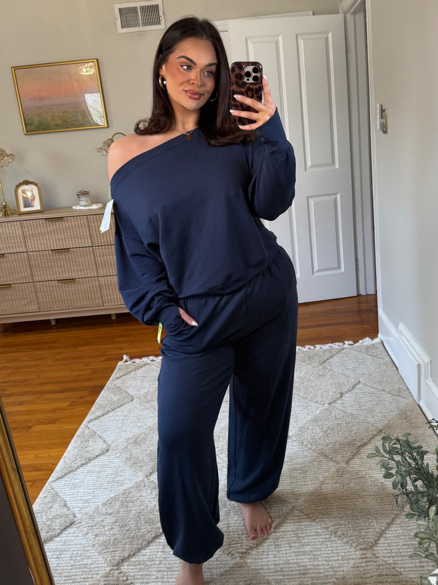 I need y’all to feel how soft this set is!! It seriously feels like pajamas, but it’s an athletic set! Wearing a size of large in both the top and the bottoms