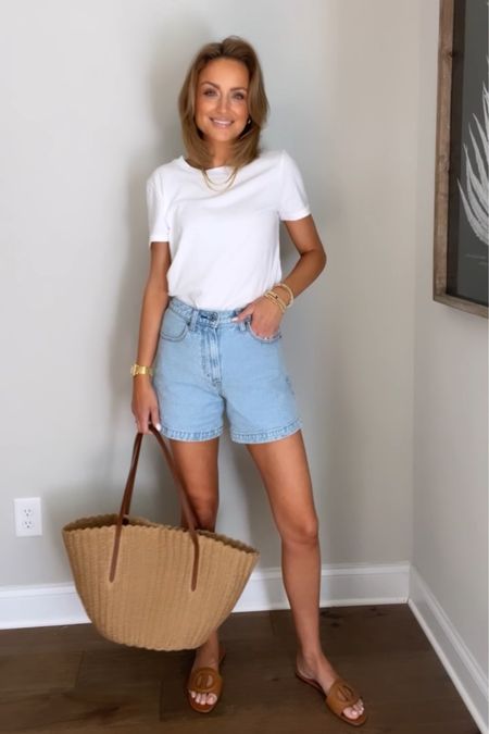 Small in t shirt, tts sandals, 25 denim shorts. Allie + Bess discount code for my jewelry I wear everyday is TAYLOR20