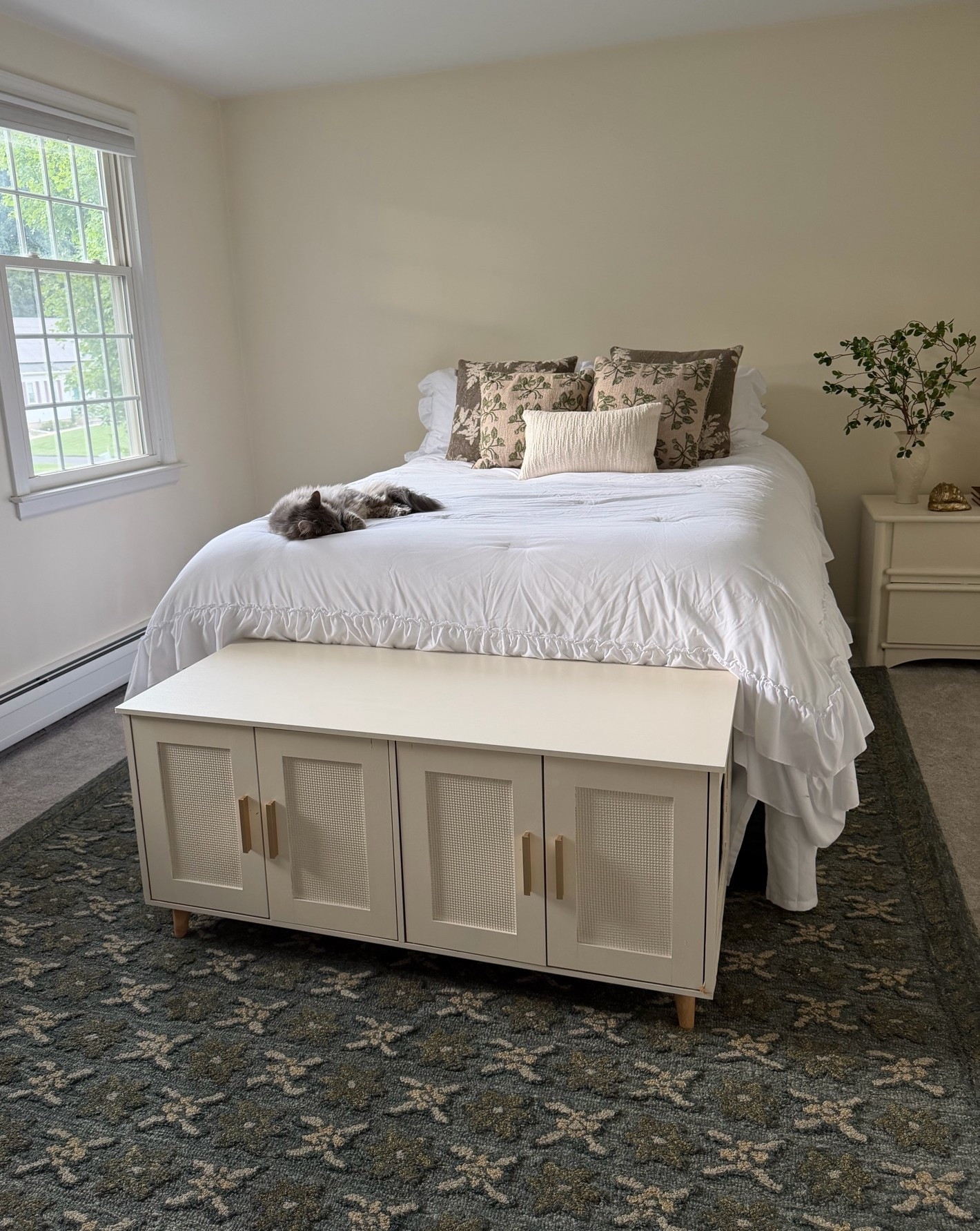 Fall bedroom decor 🤎🍂 … the perfect moody area rug for fall for a dining room, bedroom, or living room

Home decor | bedroom refresh | fall rugs | guest bedroom

#LTKvlog #LTKSeasonal #LTKHome