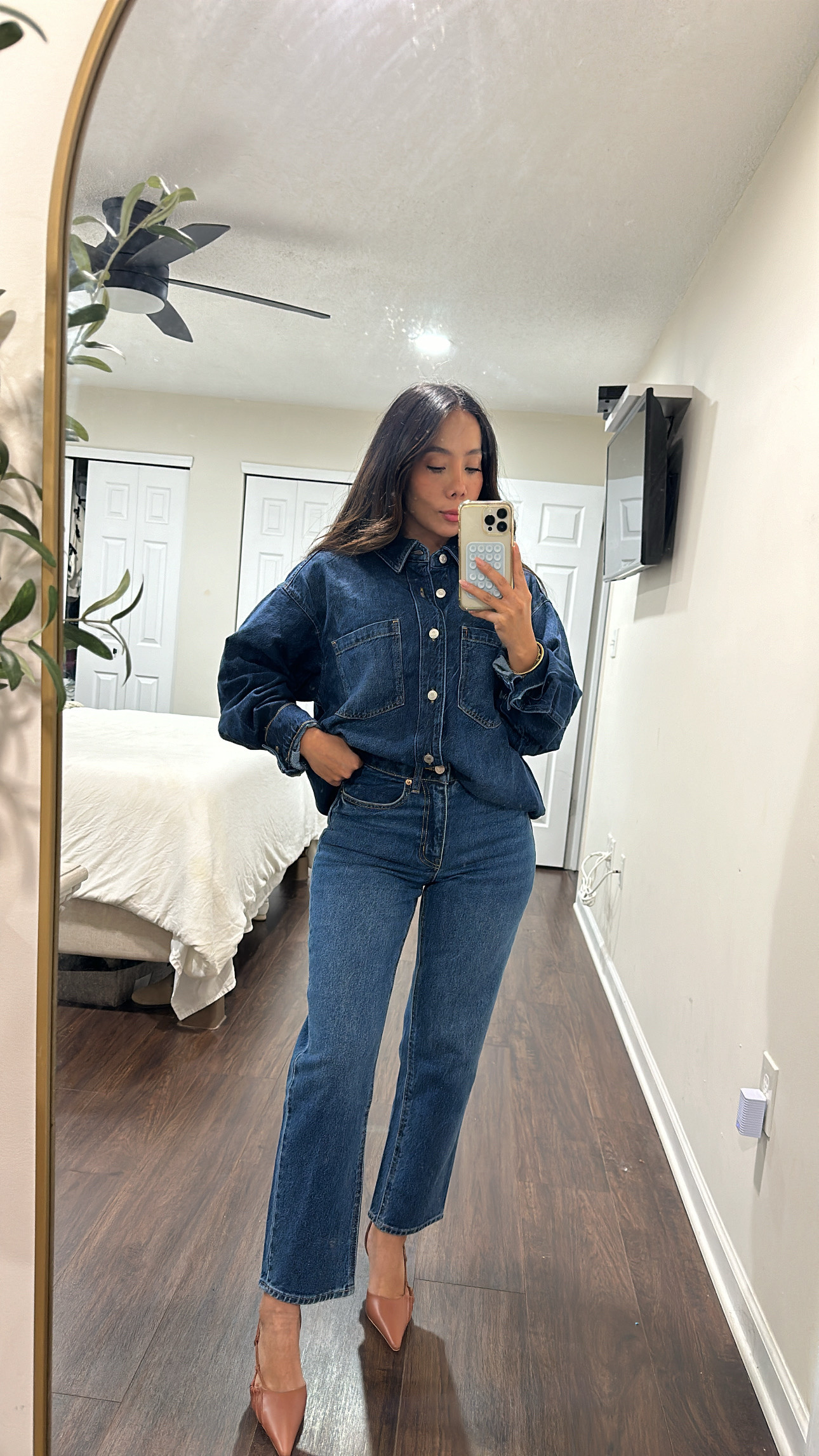 H&M denim shirt and jeans 

#LTKStyleTip #LTKFindsUnder50 #LTKShoeCrush