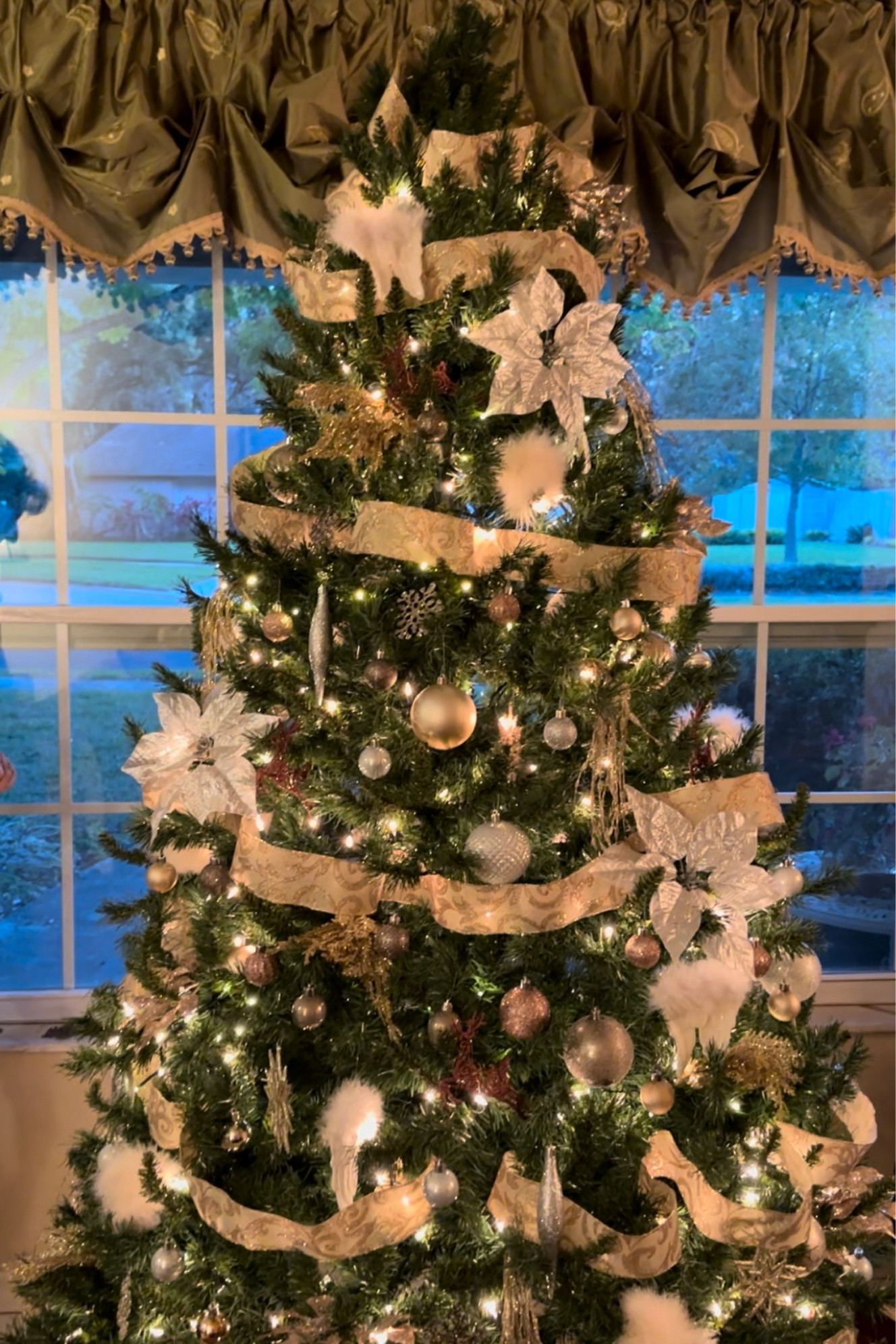 What’s your tree looking like this year?

#christmastree #christmasdecor 

#LTKSeasonal #LTKHoliday #LTKunder100