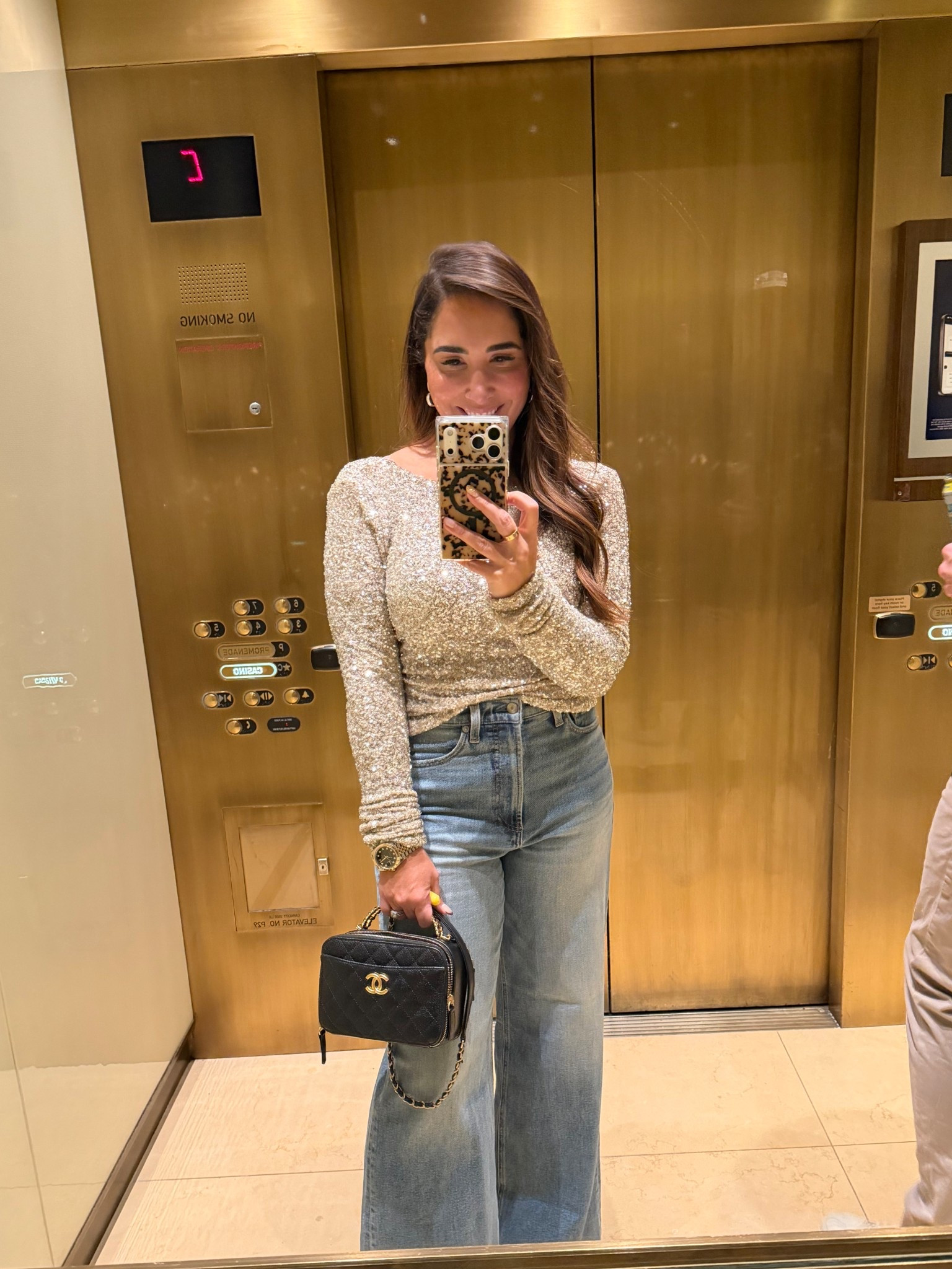 Sparkly top, perfect for NYE! The back is so pretty 

#LTKFindsUnder100 #LTKSeasonal #LTKHoliday