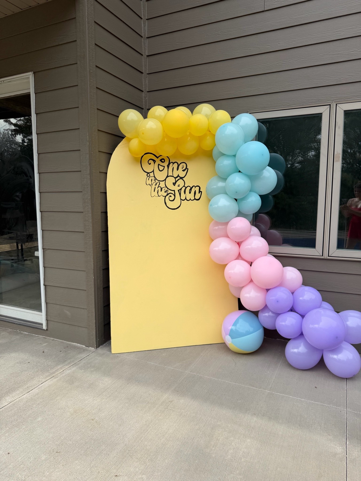 First birthday party foam arch - pro tip - don’t paint directly from the projection, trace, then paint!

@lowes @Target