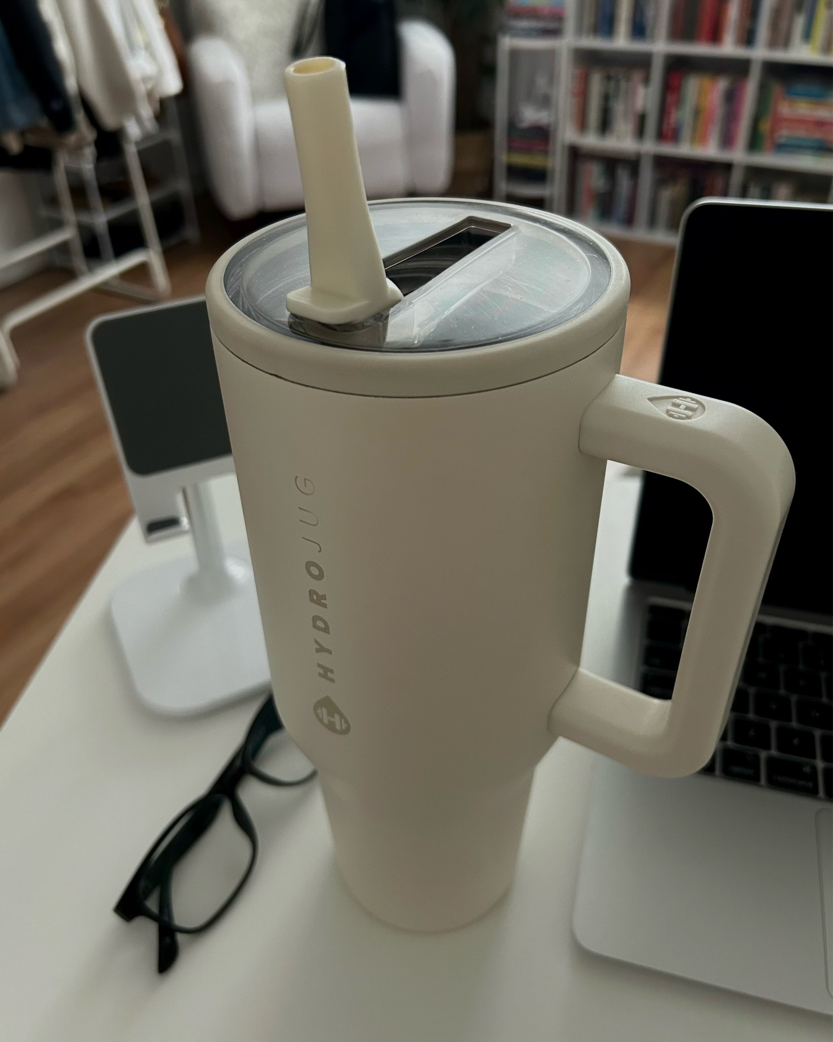 loveeee my hydrojug 🫶🏼

hydrojug 40oz traveler tumbler in cream, water bottle, drinkware, hollyfrocks

#LTKfindsunder50 #LTKtravel #LTKhome