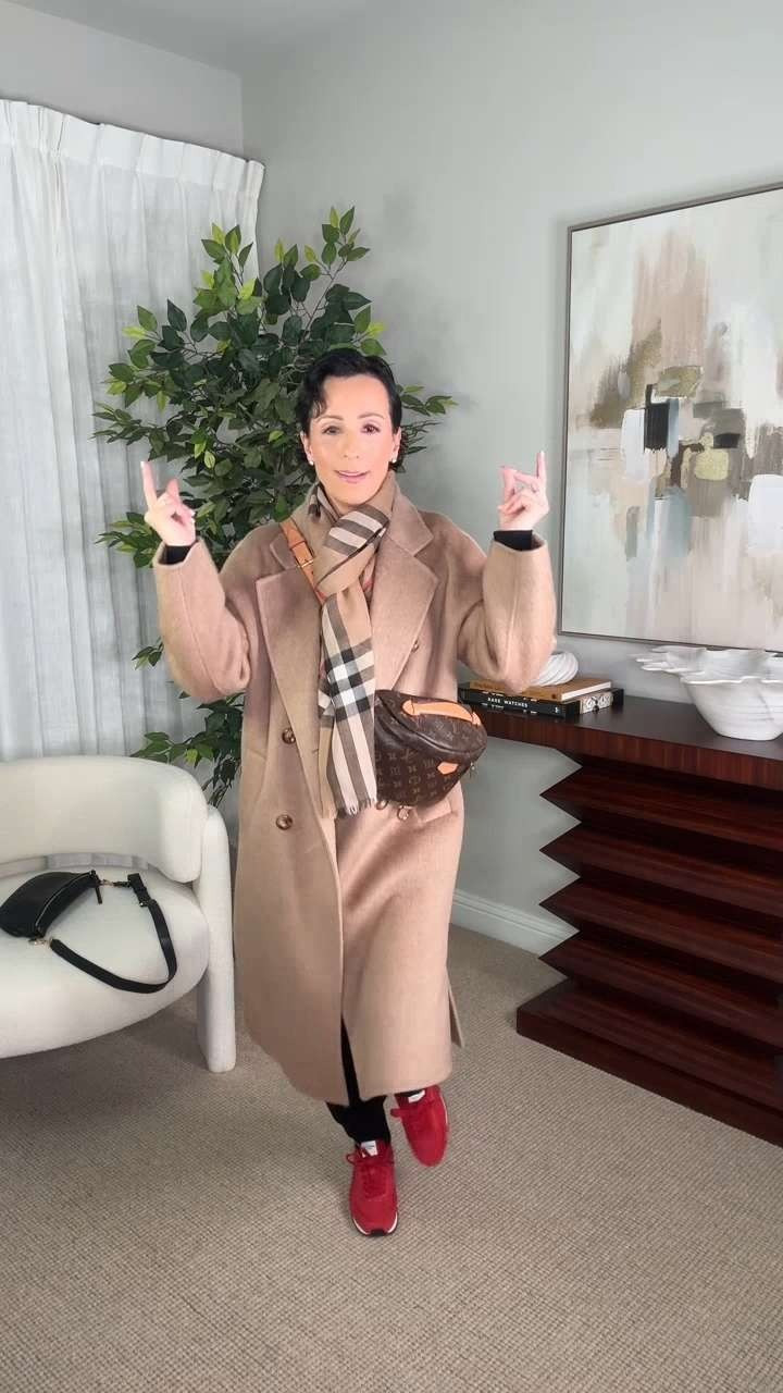 This is the sweatsuit formula I’ve been wearing for years because it’s comfortable, classic, and somehow always looks expensive. Black base, camel layer, easy sneakers — and yes, I’m laughing because that’s part of the formula. 😉✨ statement coats knits and shawls

 

#LTKootd #LTKdayinmylife #LTKgrwm