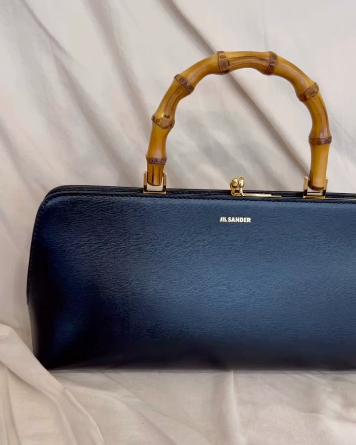 Mytheresa 
Jil sander goji bag small
1,283 EUR ❤️‍🔥


#LTKstyletip #LTKbag #LTKsale