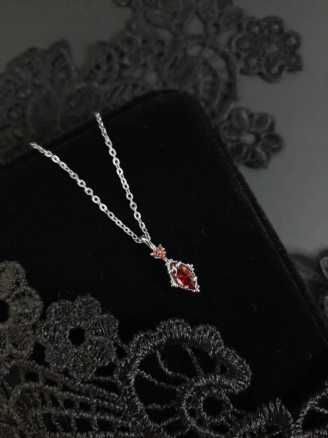 Royal blood red crystal pendant necklace - Vampire blood drop, romantic necklace, Gothic, baroque... | Etsy (US)