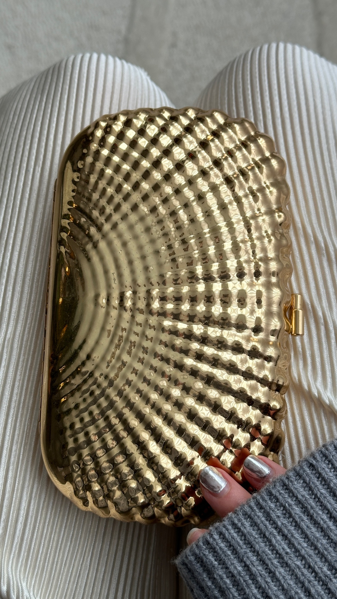 The best box bag for summer 🐚🐚
Christening outfit | Brunch outfits | Gold shell minaudière | Box bag clutch | Metallic aesthetic | Silver nails 

#LTKparties #LTKfindsunder50 #LTKitbag