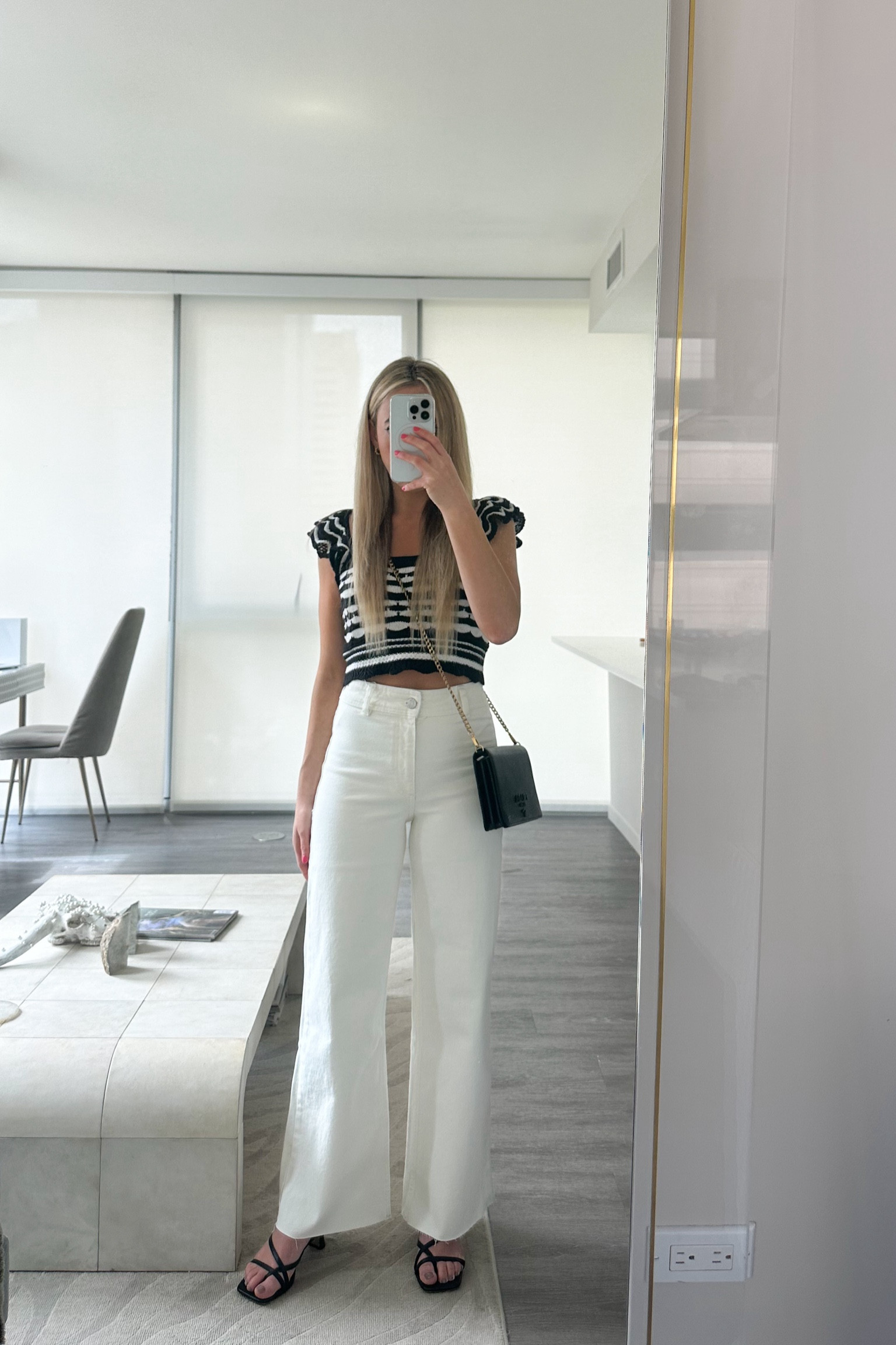 white denim for summer - love that these white denim jeans are not see through 


Nordstrom outfit, Shopbop outfit, weekend outfit, dinner outfit, brunch outfit, white jeans for summer, happy hour outfit 

#LTKstyletip #LTKfindsunder100 #LTKSeasonal