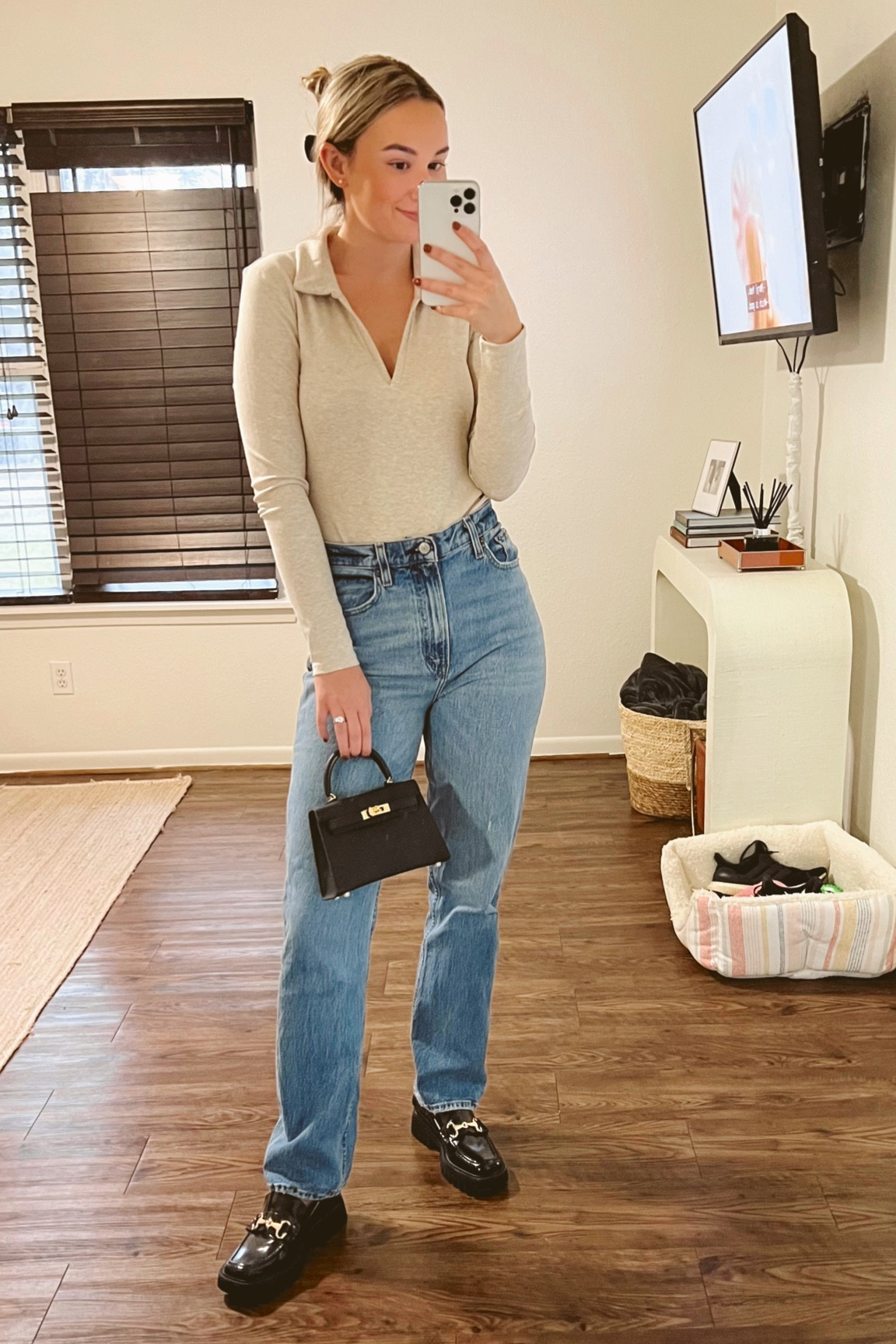 I mean 😍 in love with these pieces! Gianni Bini bodysuit, Abercrombie jeans, Nordstrom loafers & the CUTEST bag! 👛 Wearing a small top & 27 in jeans 🖤
 #abercrombiejeans #giannibini #giannibinibodysuit #norstromloafers #loafers #guccidupes #lilyandbean #chicoutfit 

#LTKitbag #LTKshoecrush #LTKstyletip