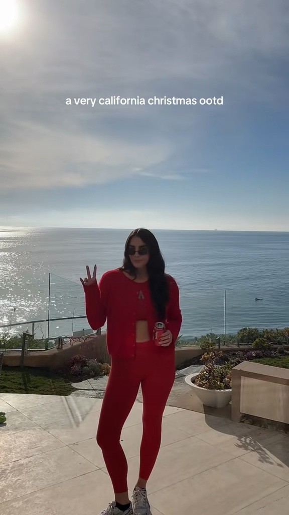 my favorite red set from vuori ♥️

#LTKootd #LTKHoliday #LTKActive