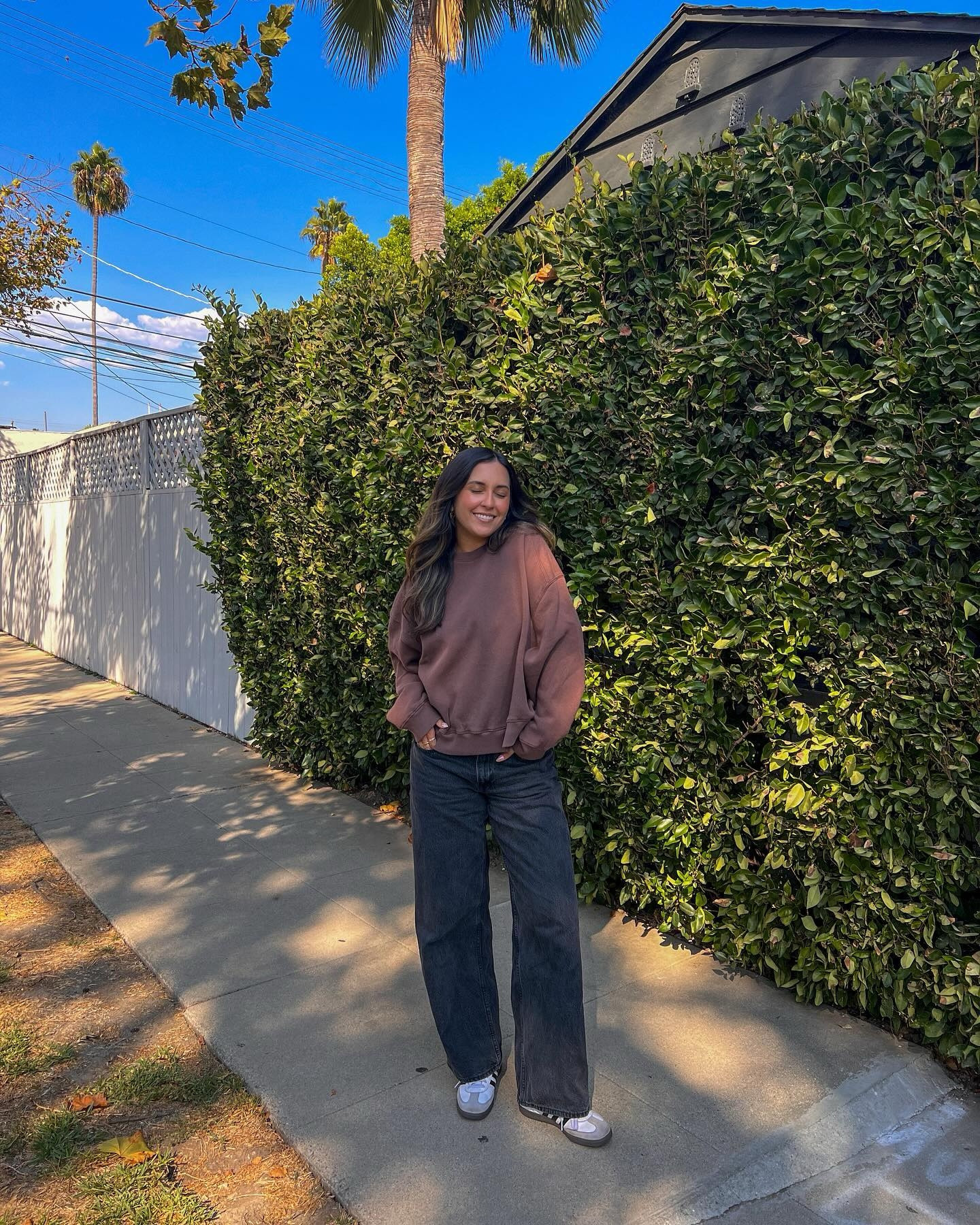 The coziest sweater from @nuuds 🤎✨🍂
.
.
.
Cozy sweater, coffee sweater, casual fashion, fall fashion, fall outfit, fall ootd, casual outfit, cozy outfit, Pinterest aesthetic, Pinterest inspired, Latina creator