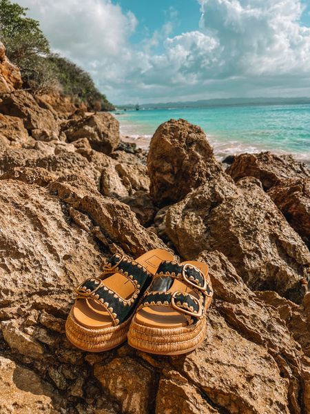 Dolce Vita shoes, Dolce Vita sandals, summer sandals, beach sandals 🖤

#LTKtravel #LTKshoecrush #LTKSeasonal