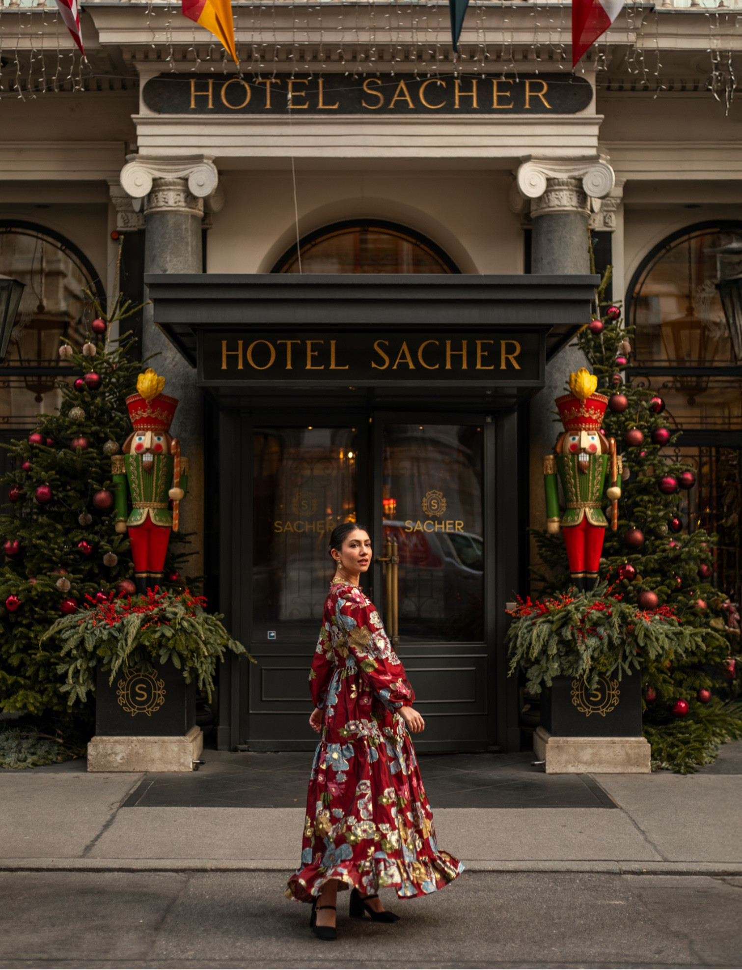A showstopper brocade red dress for the Christmas party season. Size runs large, if in between sizes, size down. 